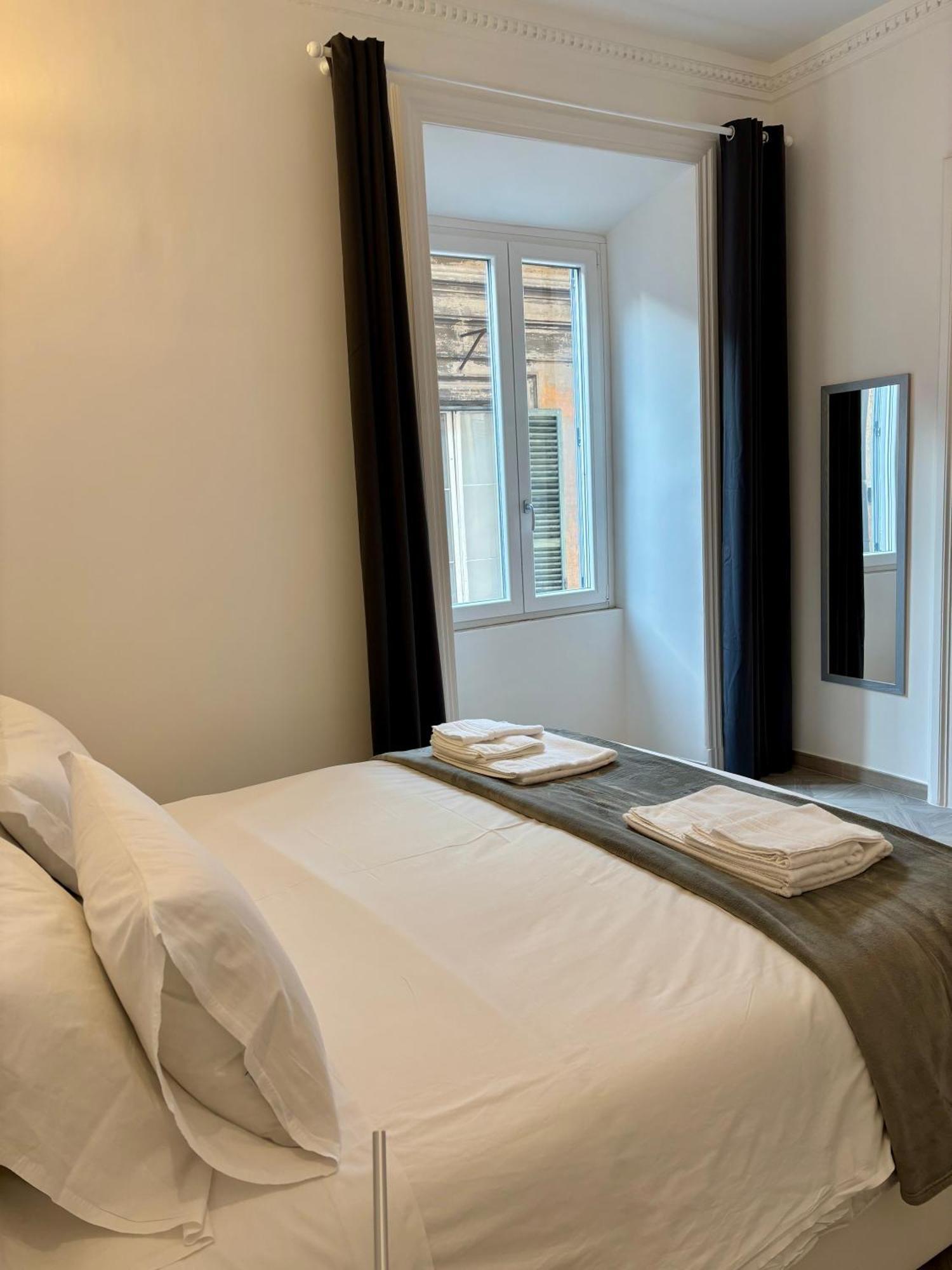 Vicolo Doria 2 * Rome