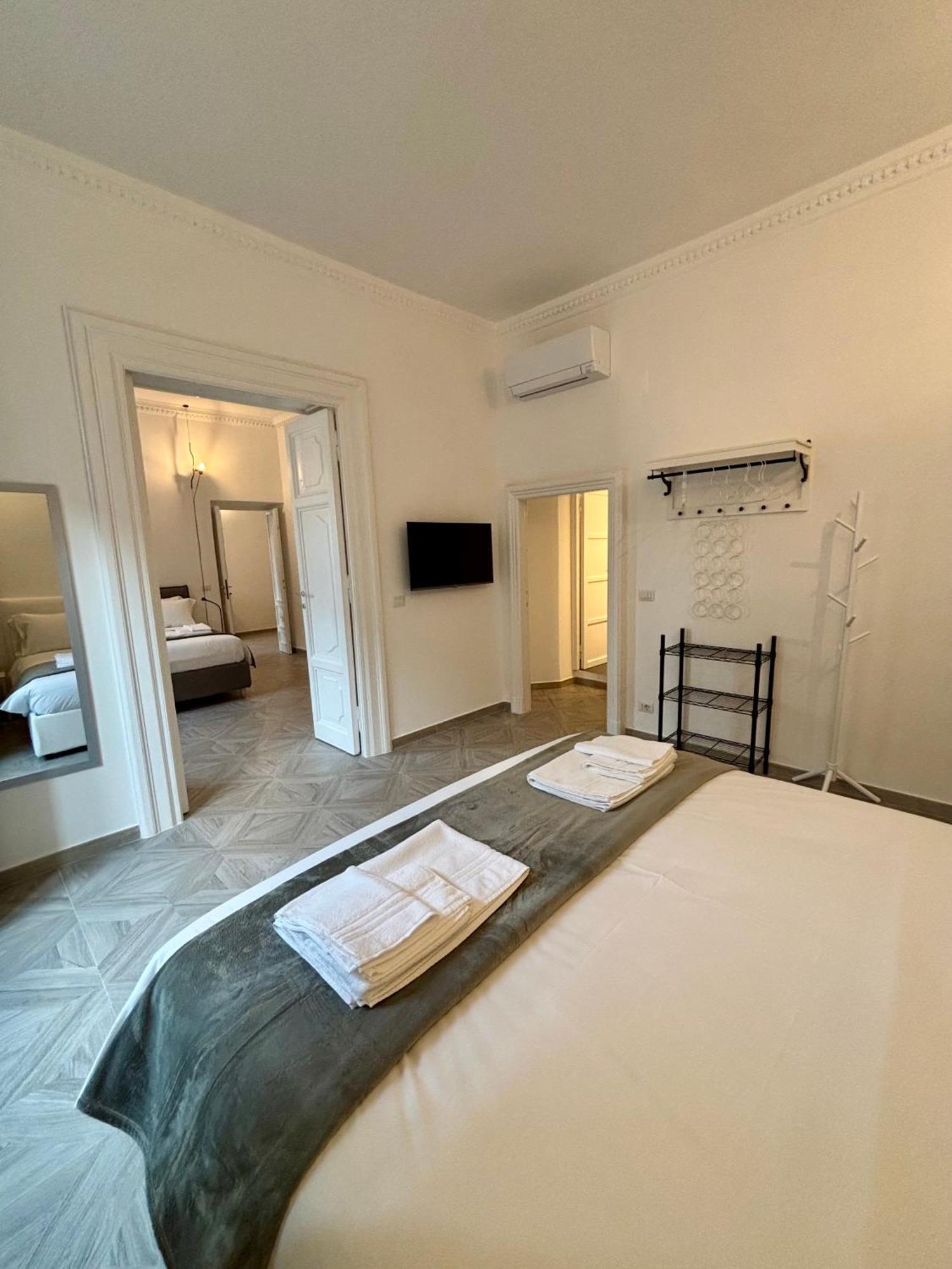 Vicolo Doria 2 * Rome