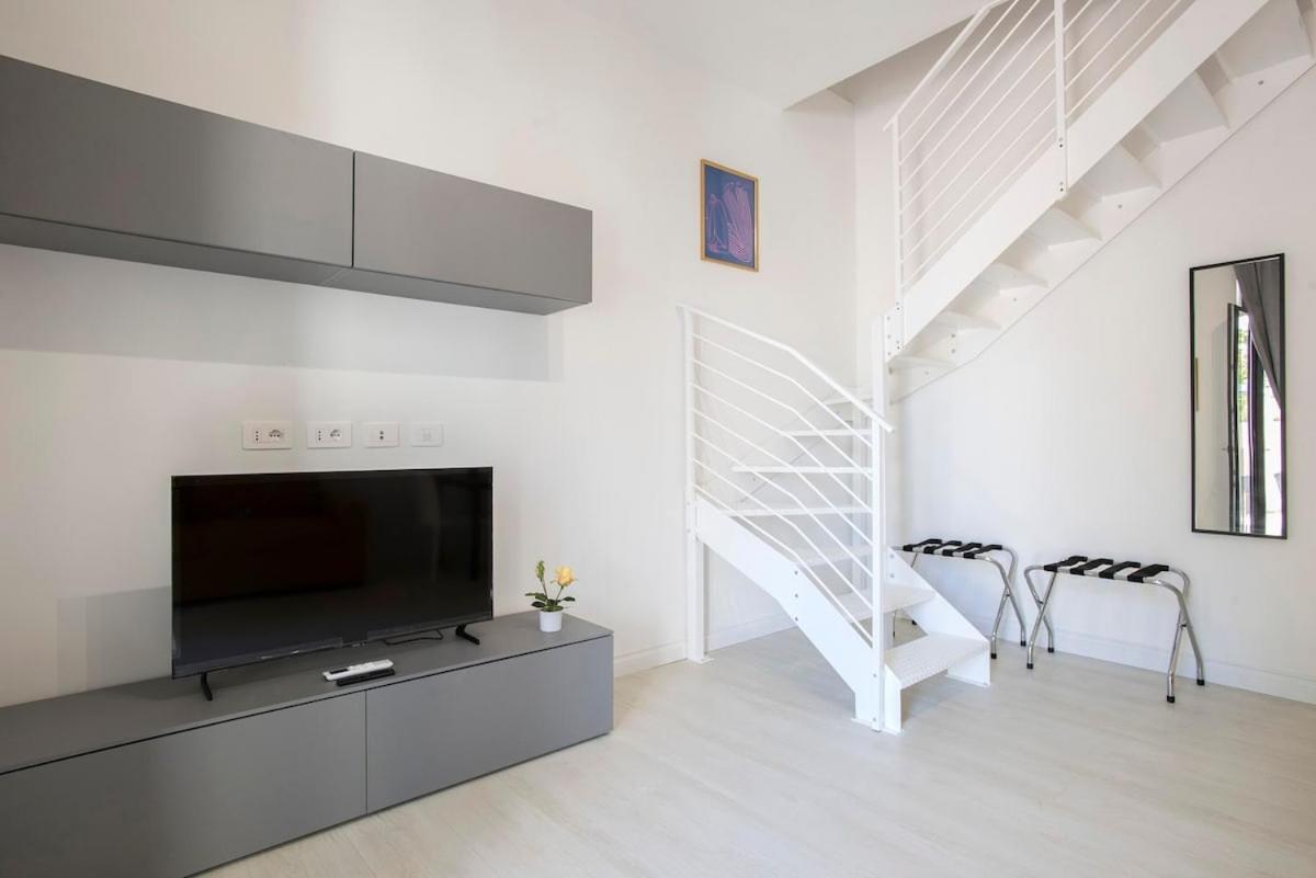 Urban Oasis With Patio For 5 Guests - Reserved Parking - Termini Apartment