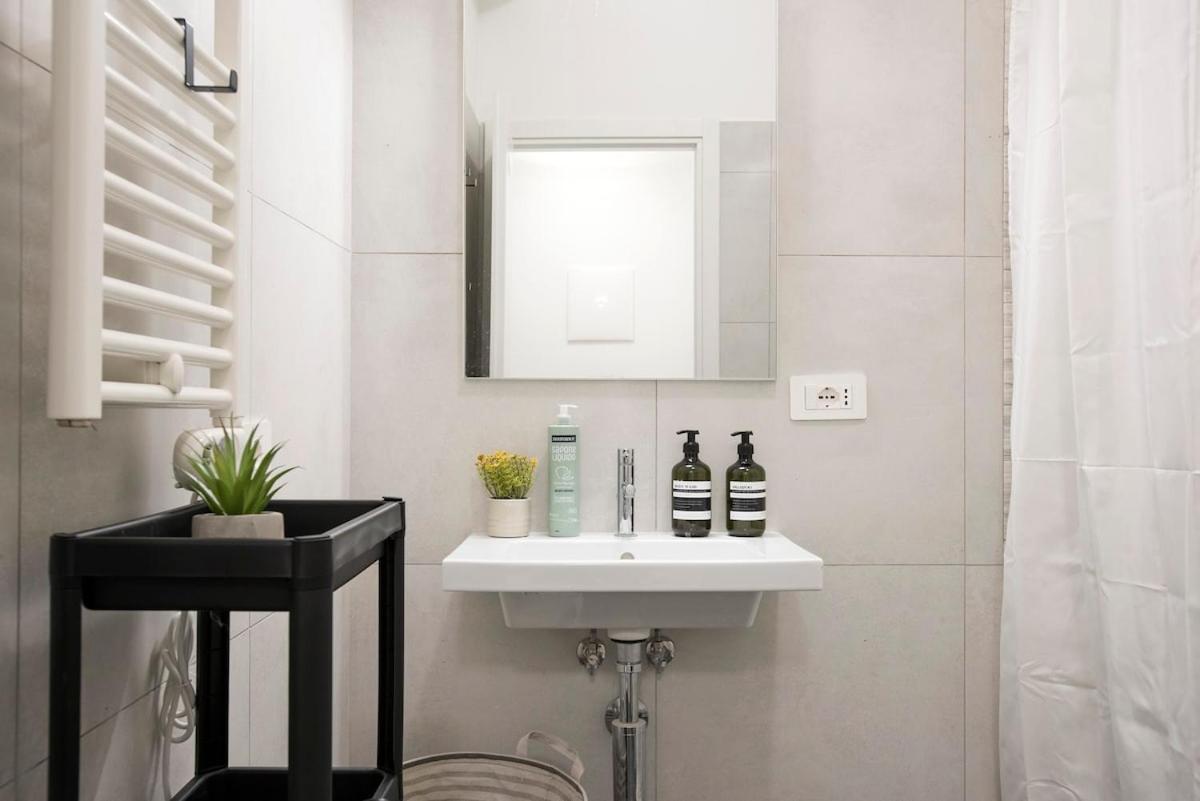 Apartment Urban Oasis With Patio For 5 Guests - Reserved Parking - Termini Rome