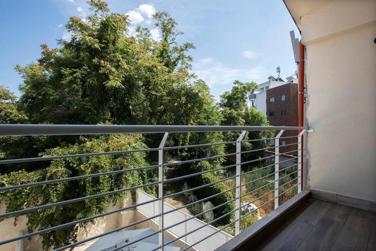 Urban Oasis With Patio For 5 Guests - Reserved Parking - Termini Rome