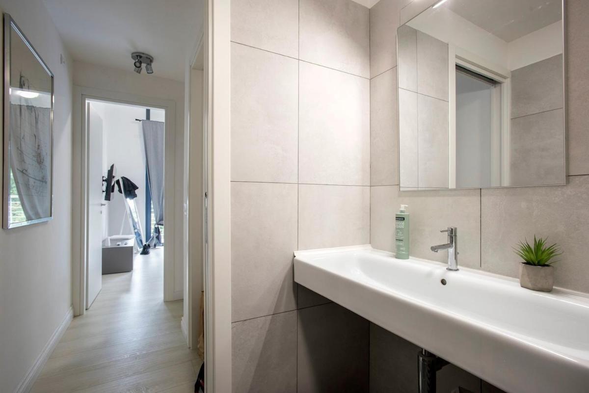 Apartment Urban Oasis With Patio For 5 Guests - Reserved Parking - Termini