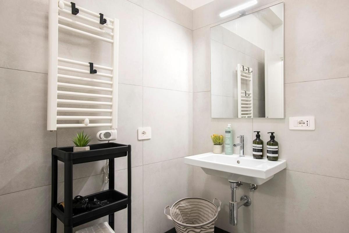 Urban Oasis With Patio For 5 Guests - Reserved Parking - Termini Apartment *