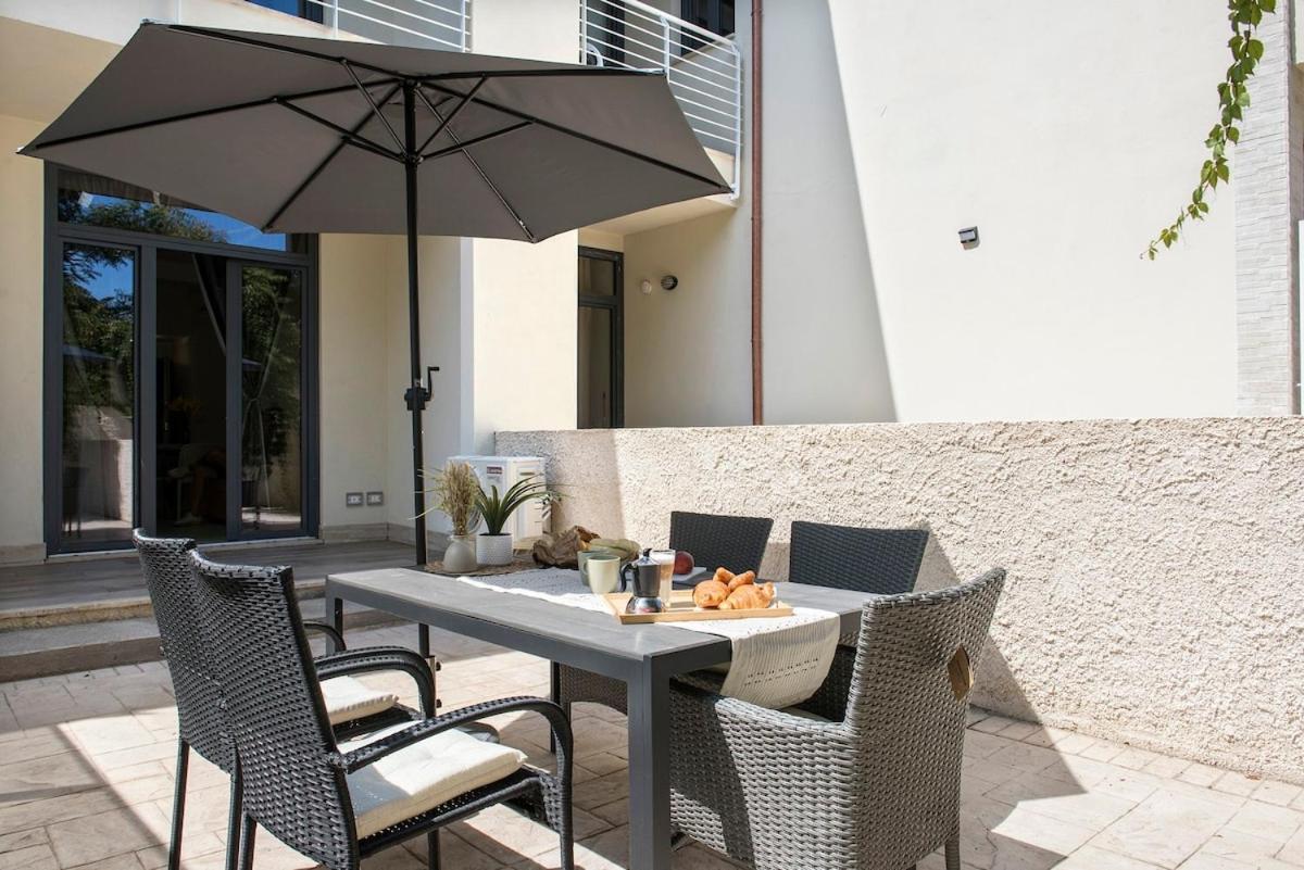 Urban Oasis With Patio For 5 Guests - Reserved Parking - Termini Apartment *