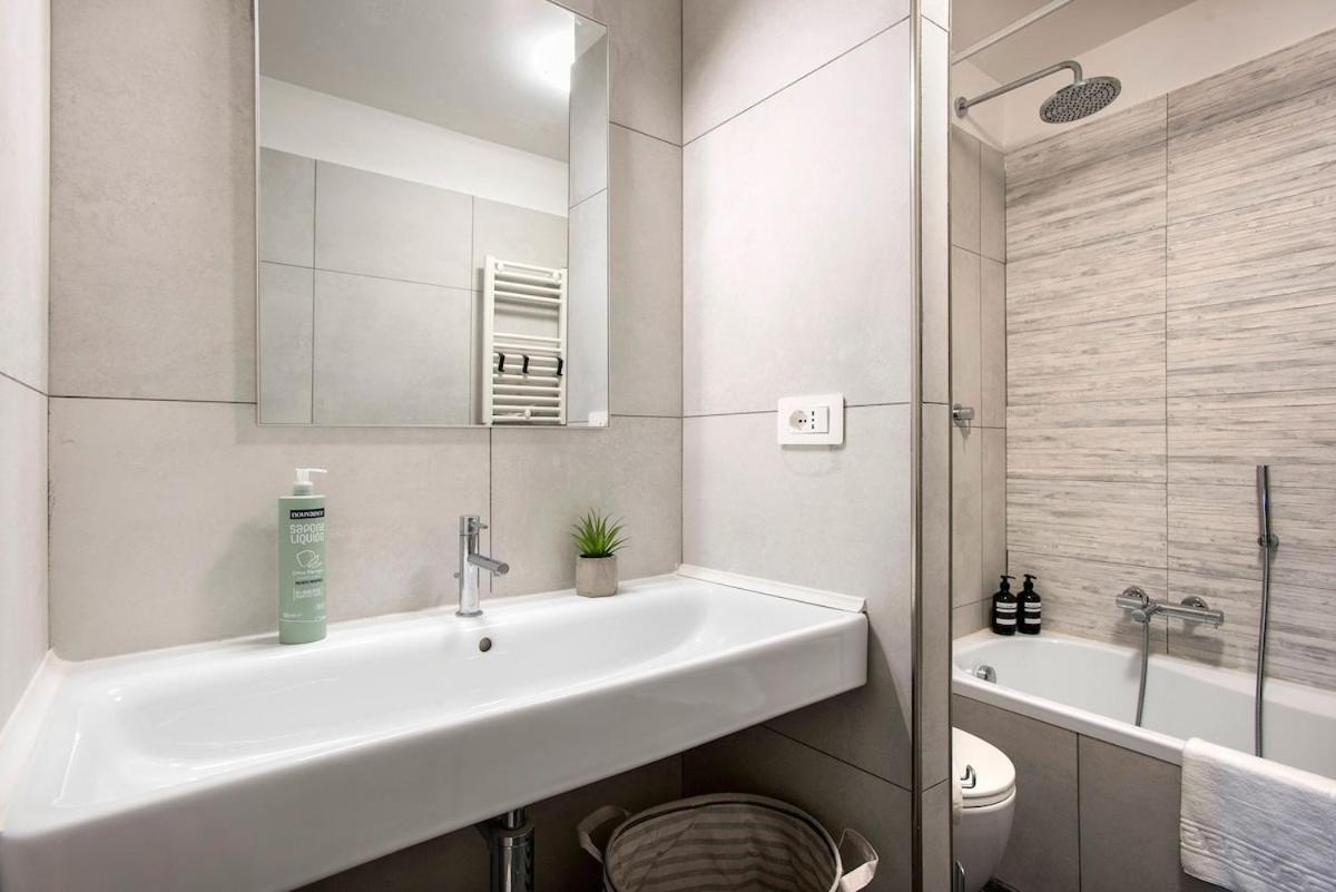 Urban Oasis With Patio For 5 Guests - Reserved Parking - Termini Apartment Rome