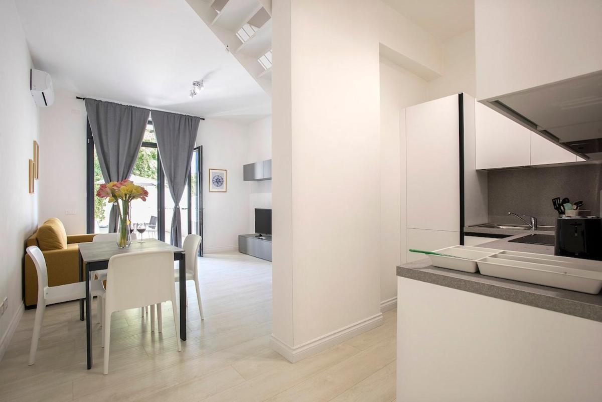 Apartment Urban Oasis With Patio For 5 Guests - Reserved Parking - Termini Rome