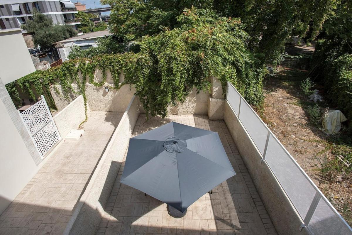 Urban Oasis With Patio For 5 Guests - Reserved Parking - Termini Apartment