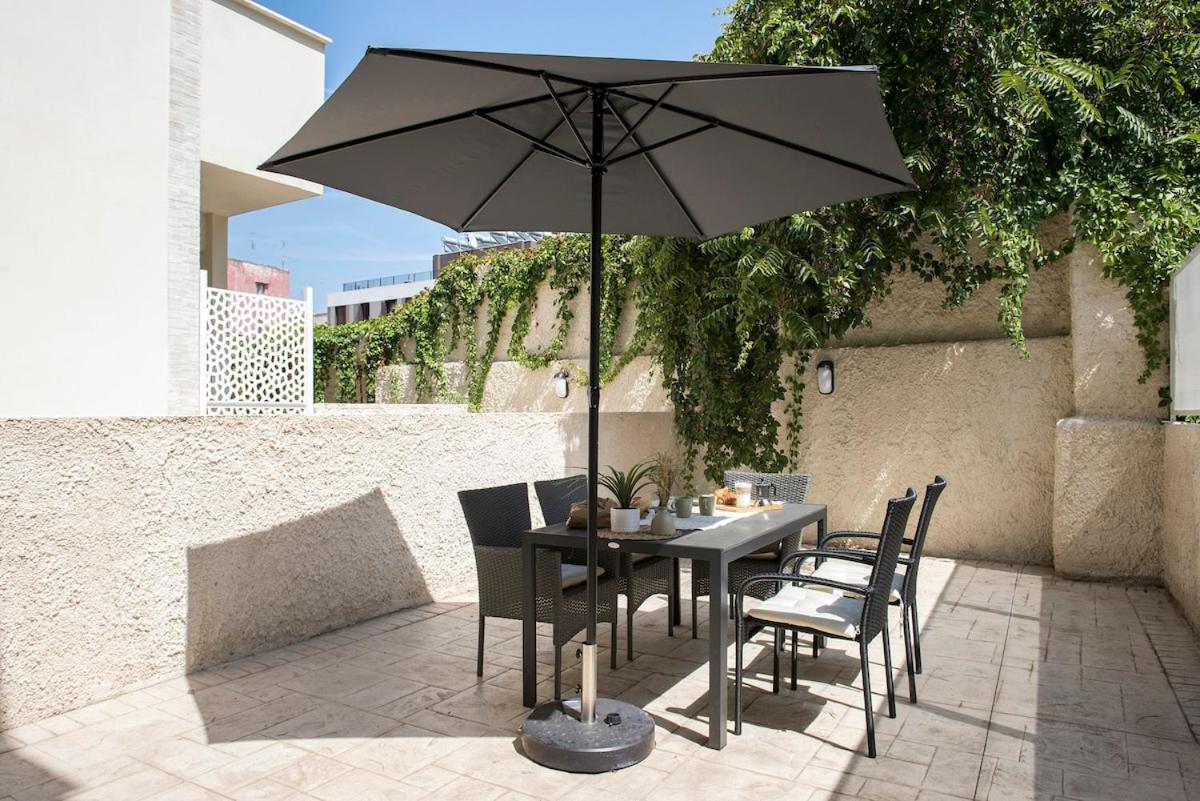 Apartment Urban Oasis With Patio For 5 Guests - Reserved Parking - Termini