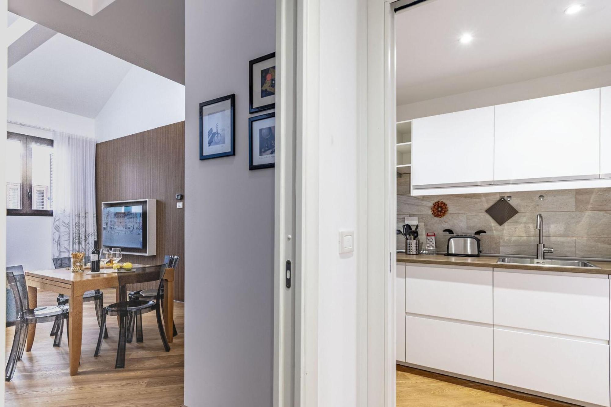 Italian Experience-suite Trastevere Apartment Rome