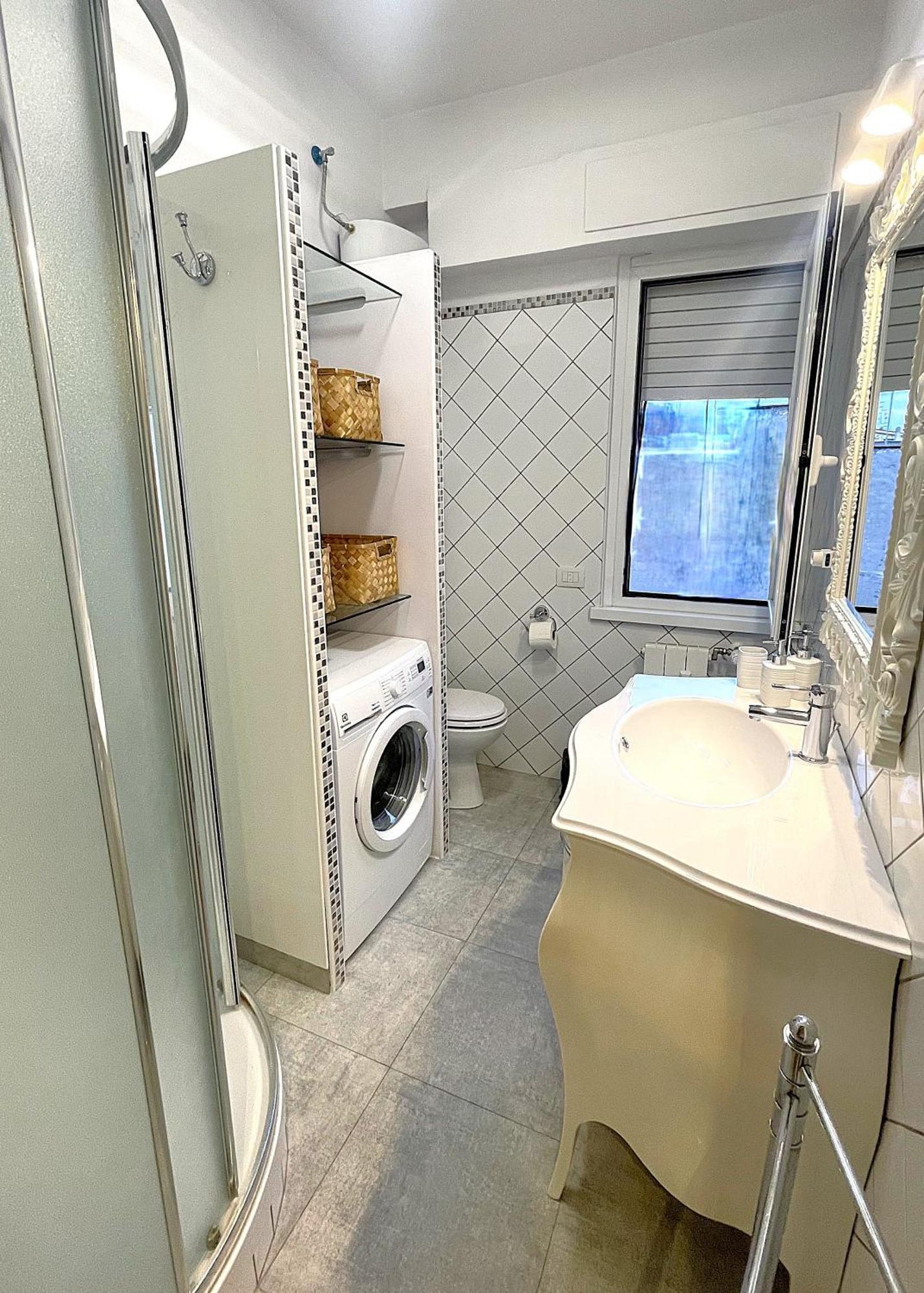 Apartment La Casa Libre Metro A Colli Albani 350 M