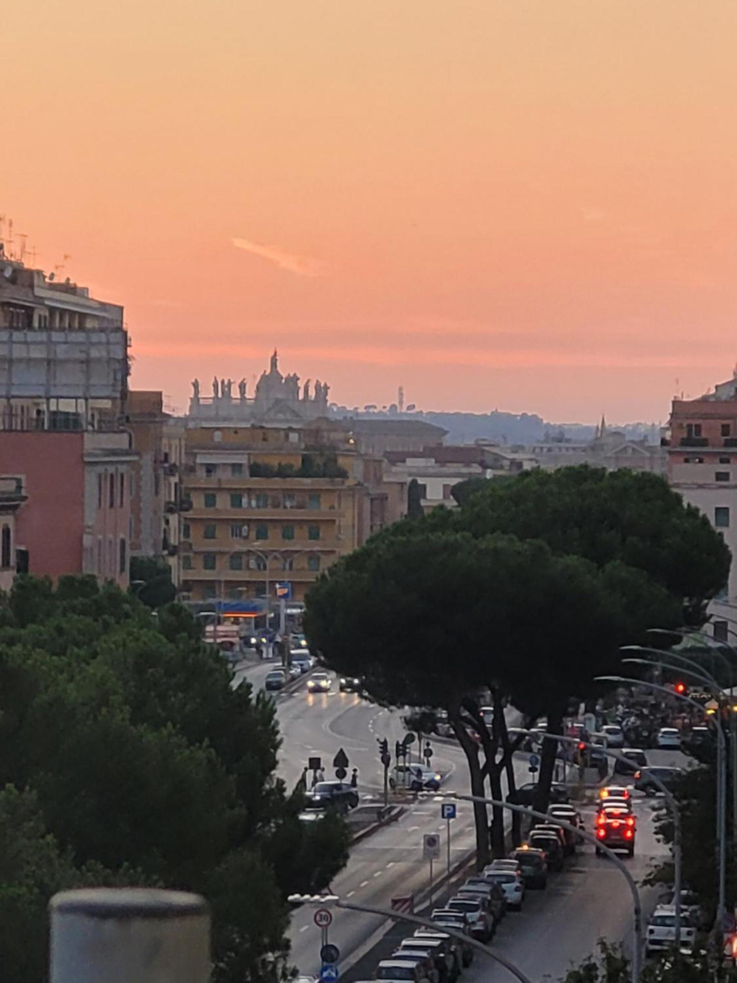 Sunny Sunset Apartment Rome