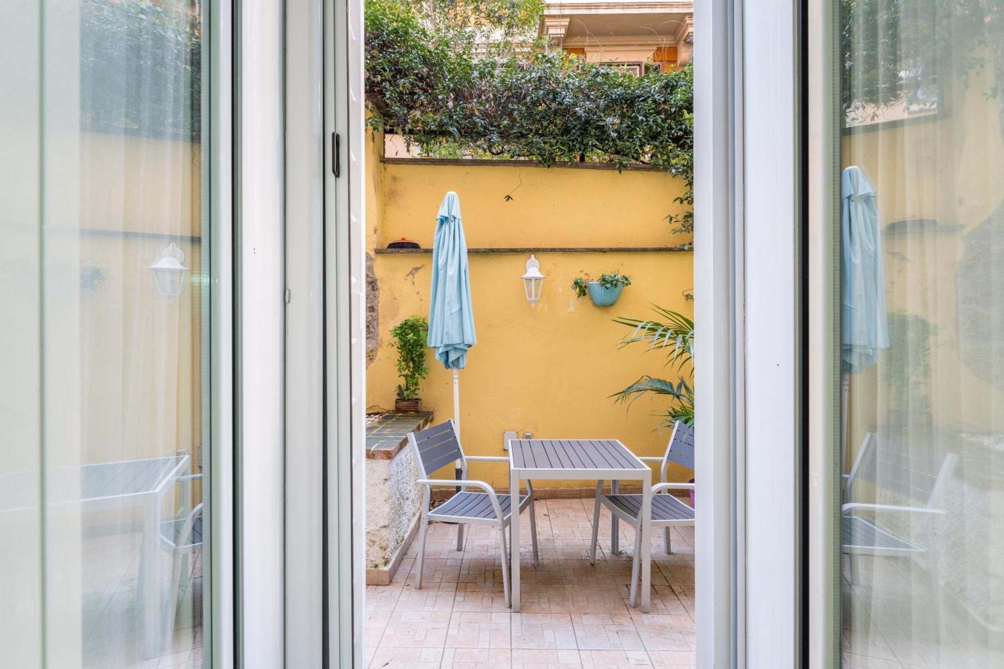 Cozy In Trastevere With Patio - Ac * Roma