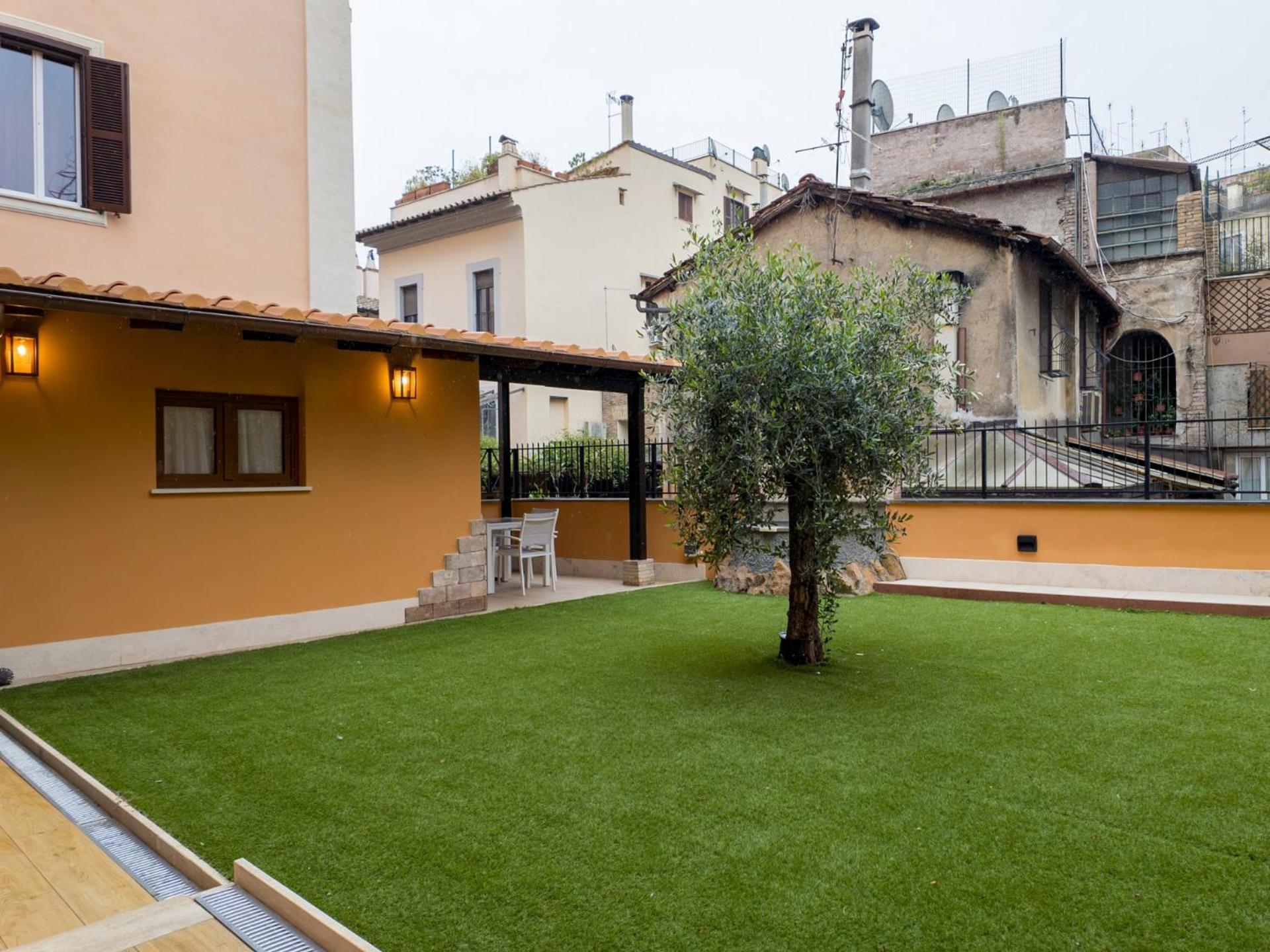 The Rent - Peaceful Oasis With Garden And Jacuzzi Near The Colosseum Rome