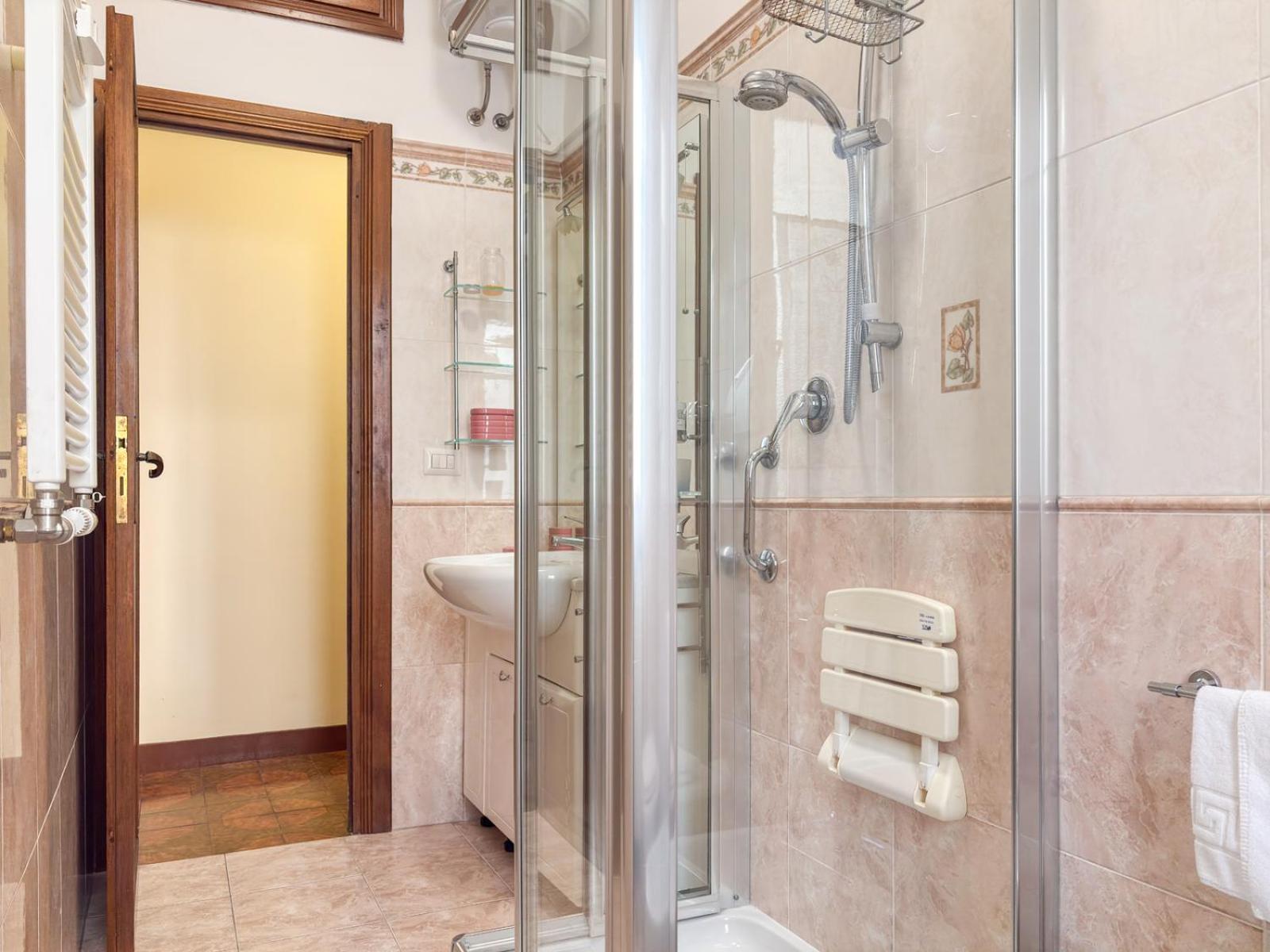 Apartment Metro B - La Dolce A Via Carnia Retreat *