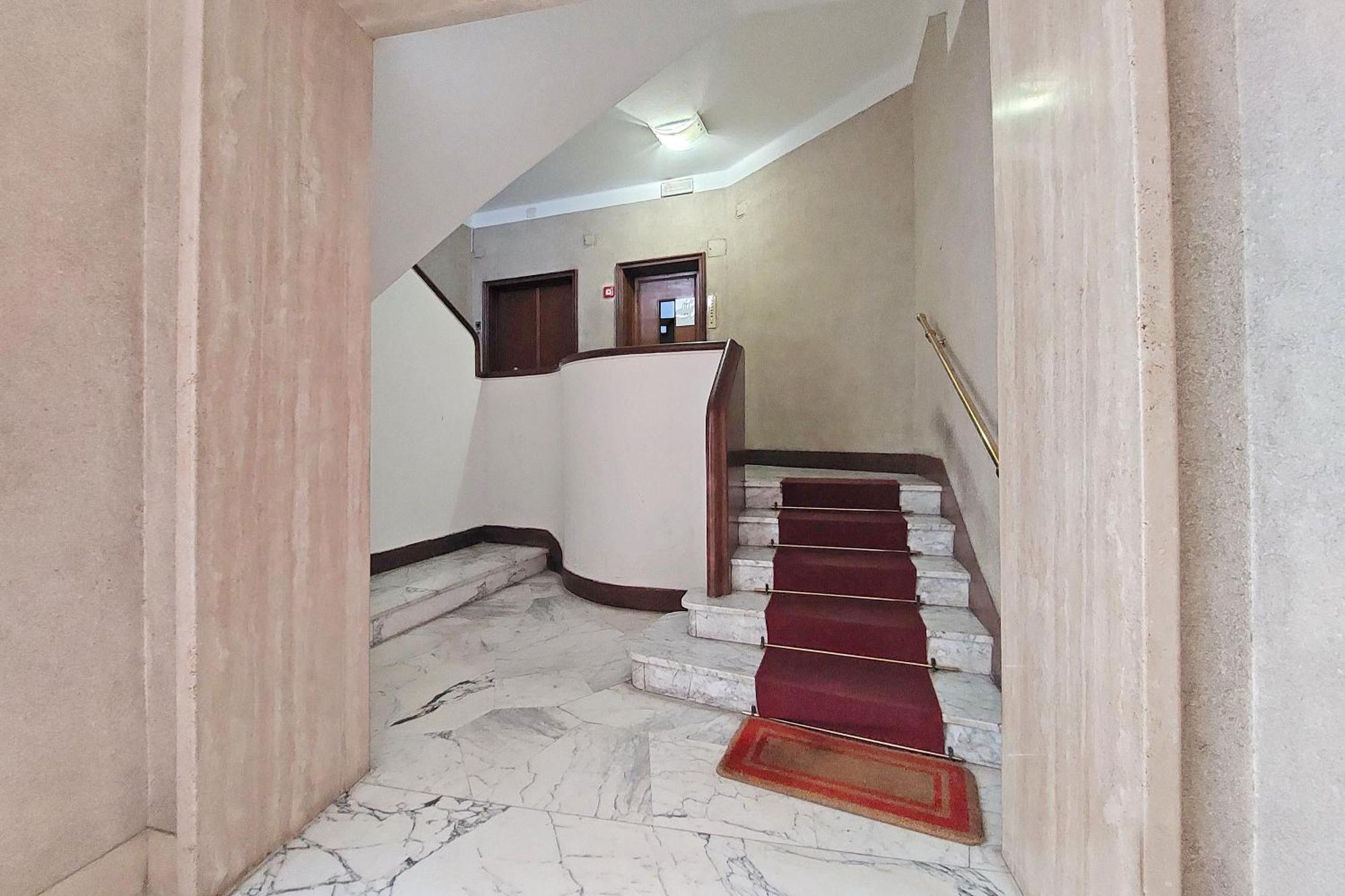 New With Terrace - 150m Metro A Apartment
