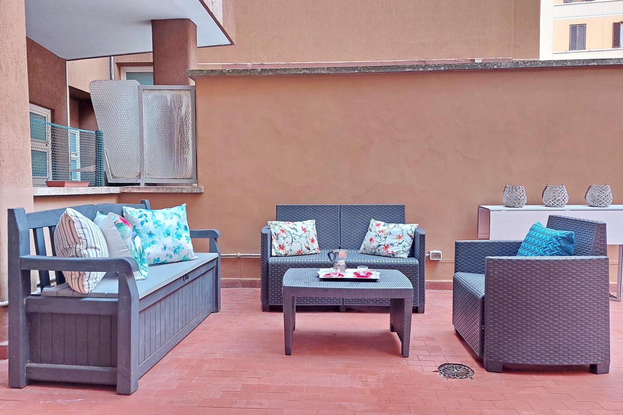 Apartment New With Terrace - 150m Metro A