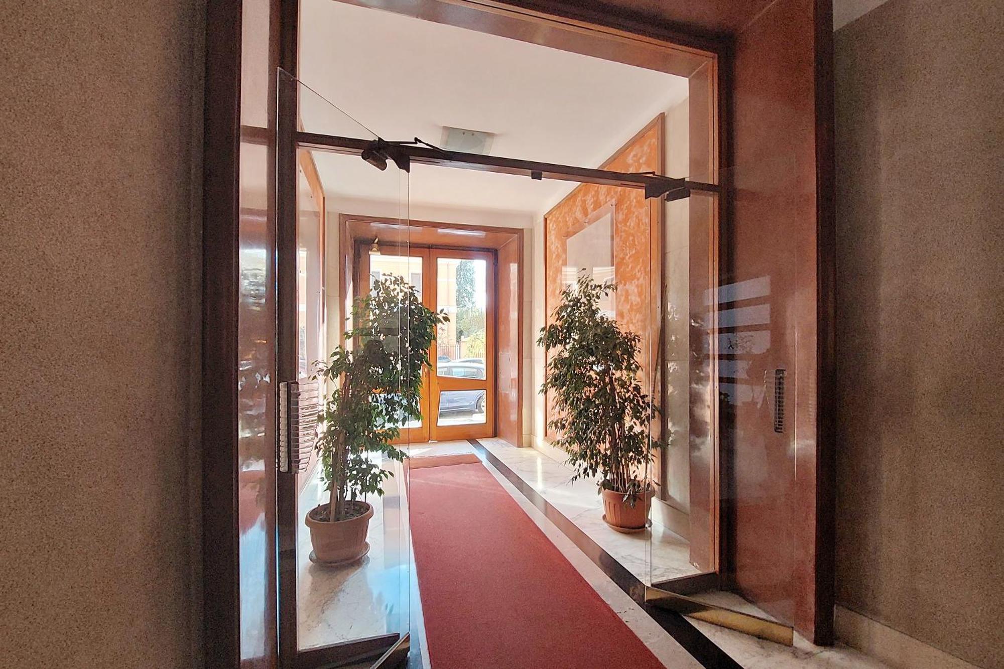 New With Terrace - 150m Metro A Apartment Rome