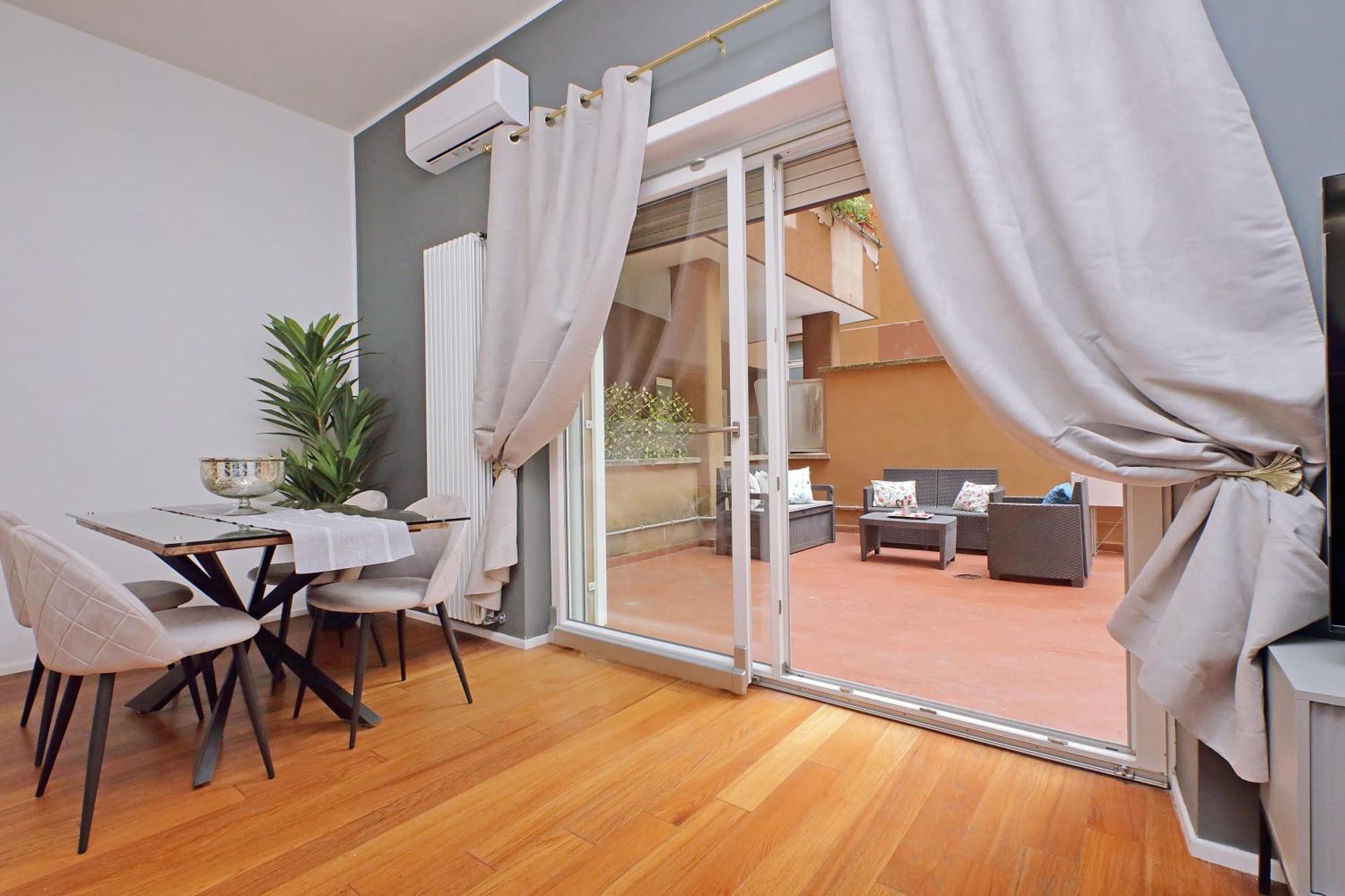 New With Terrace - 150m Metro A Apartment