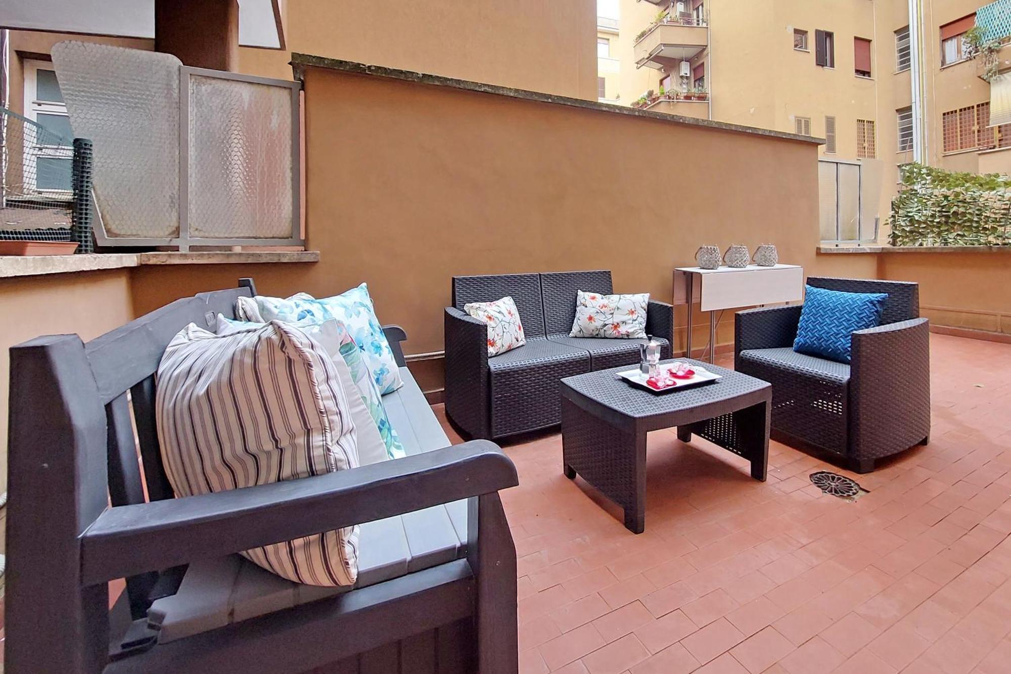 New With Terrace - 150m Metro A Apartment *