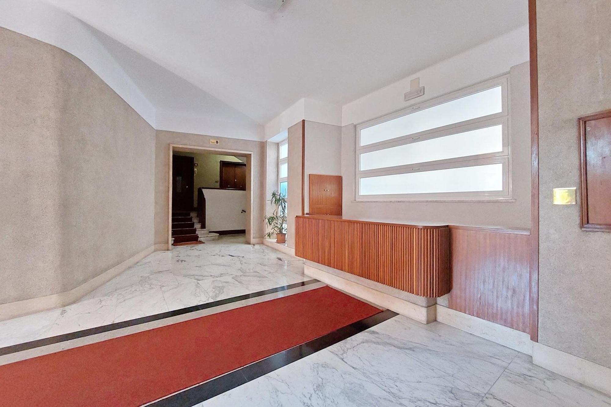 Apartment New With Terrace - 150m Metro A