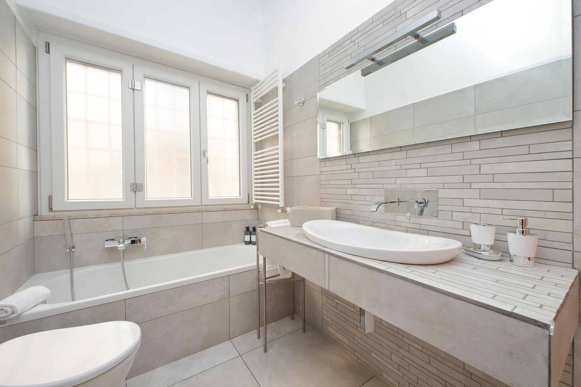 New With Terrace - 150m Metro A Apartment