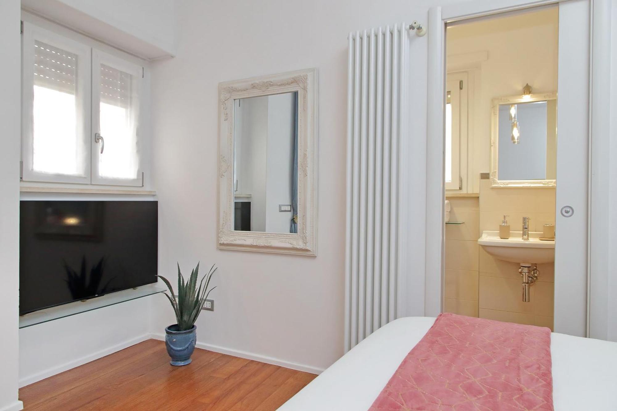 New With Terrace - 150m Metro A Apartment