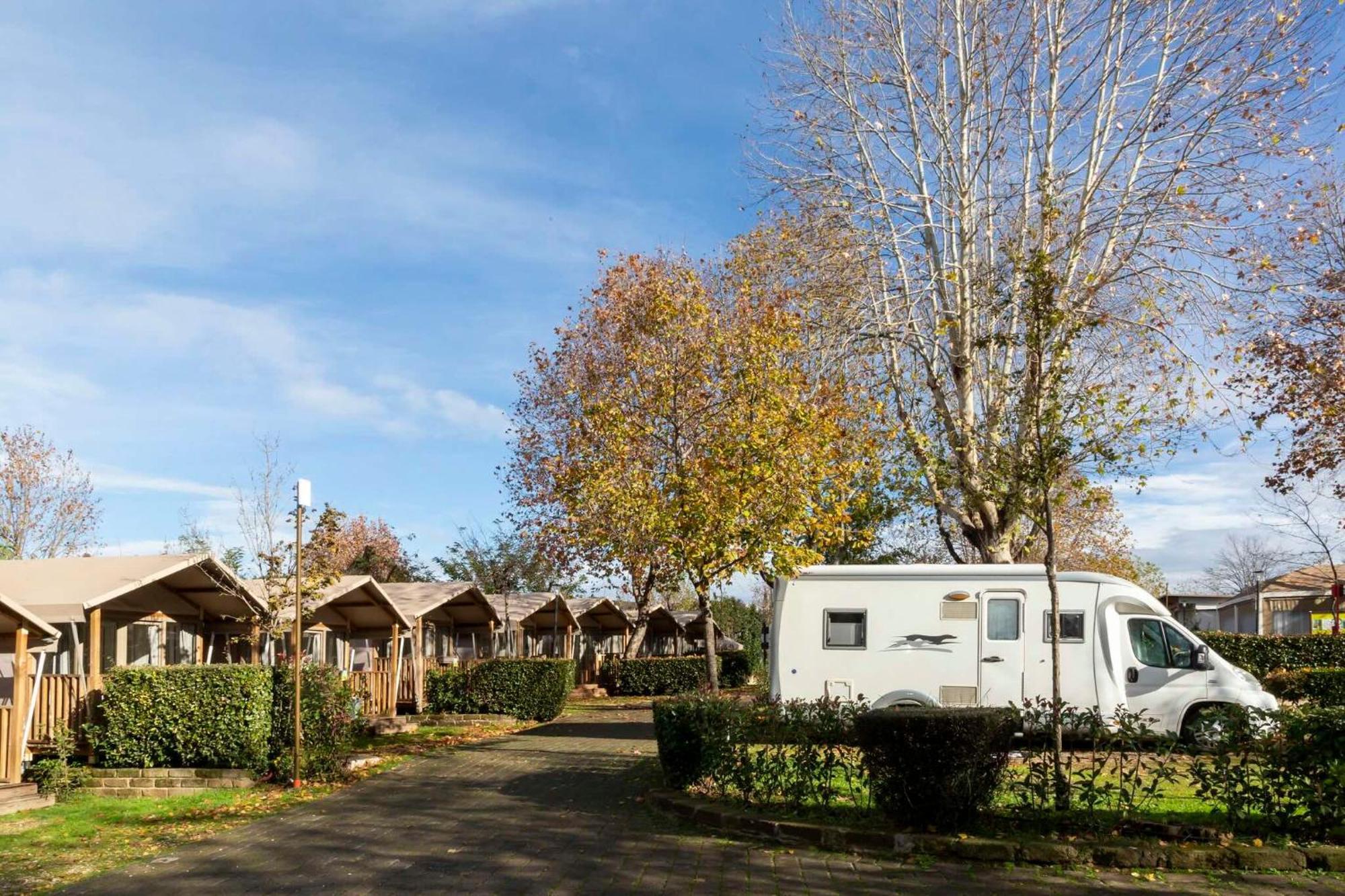 Holiday park Hu In Town 2*