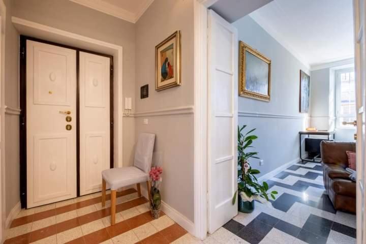 Realty Company Vittoria Apartment *