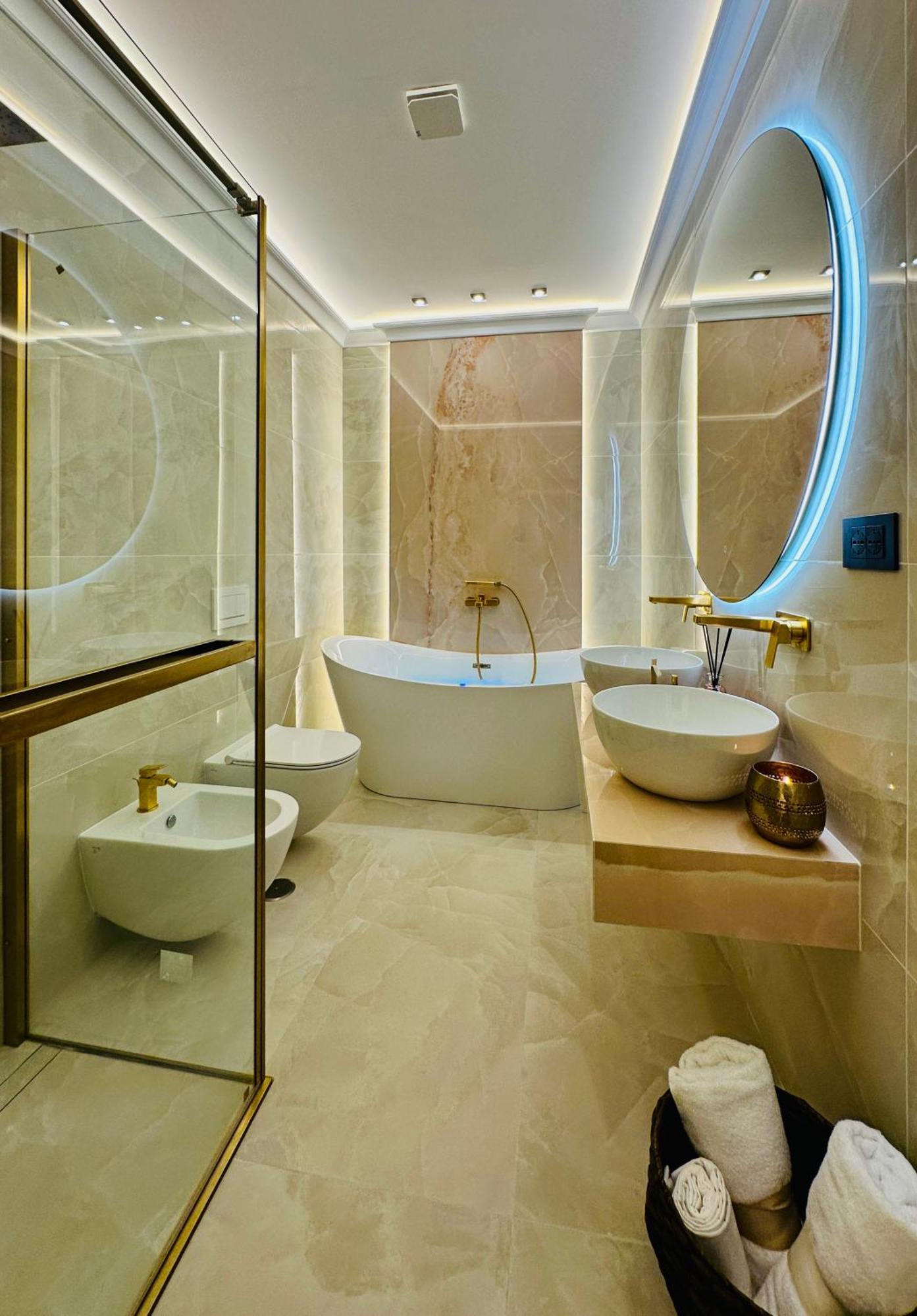 Trevi Fountain Elegant Apartment