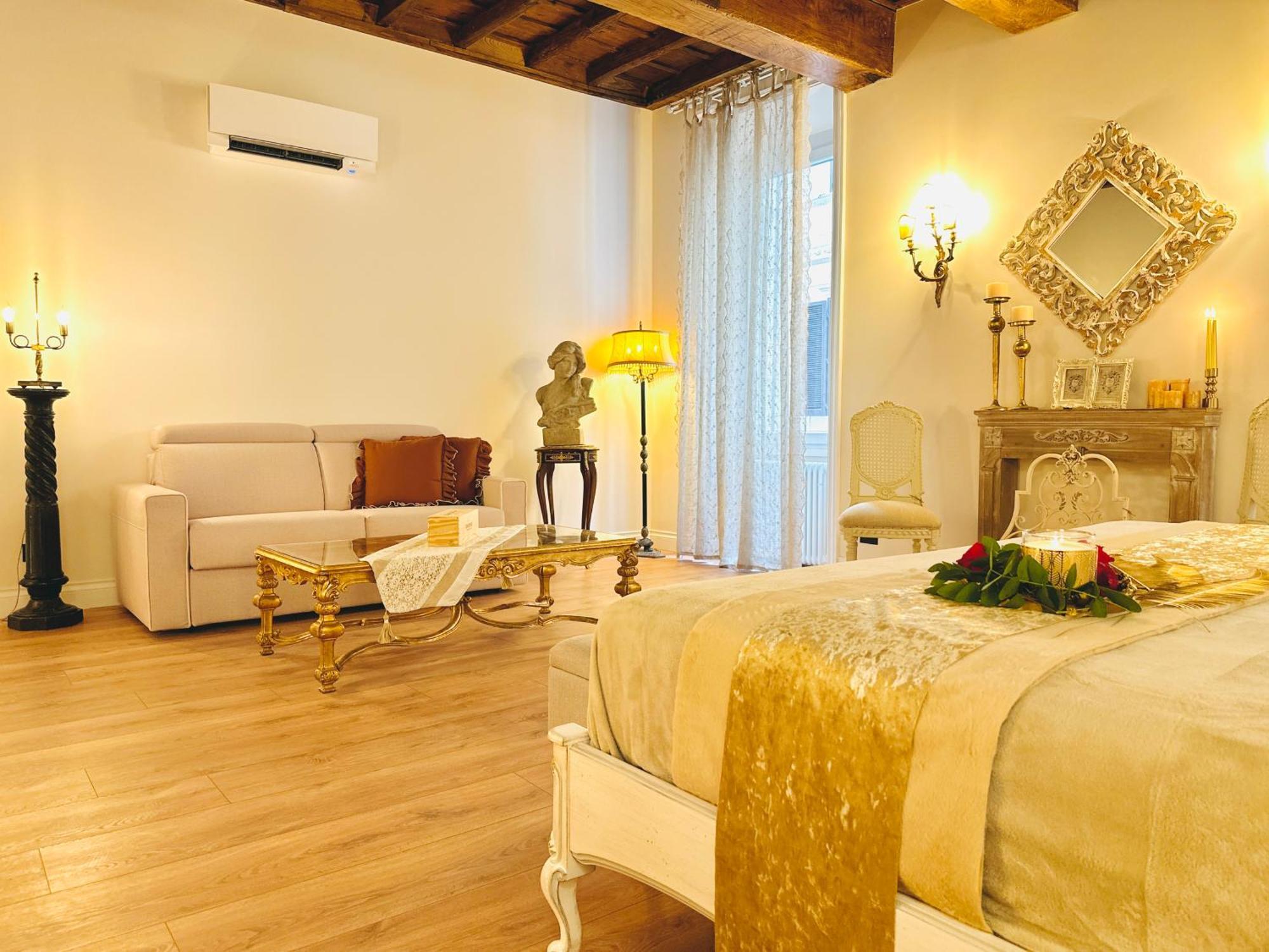 Trevi Fountain Elegant Apartment