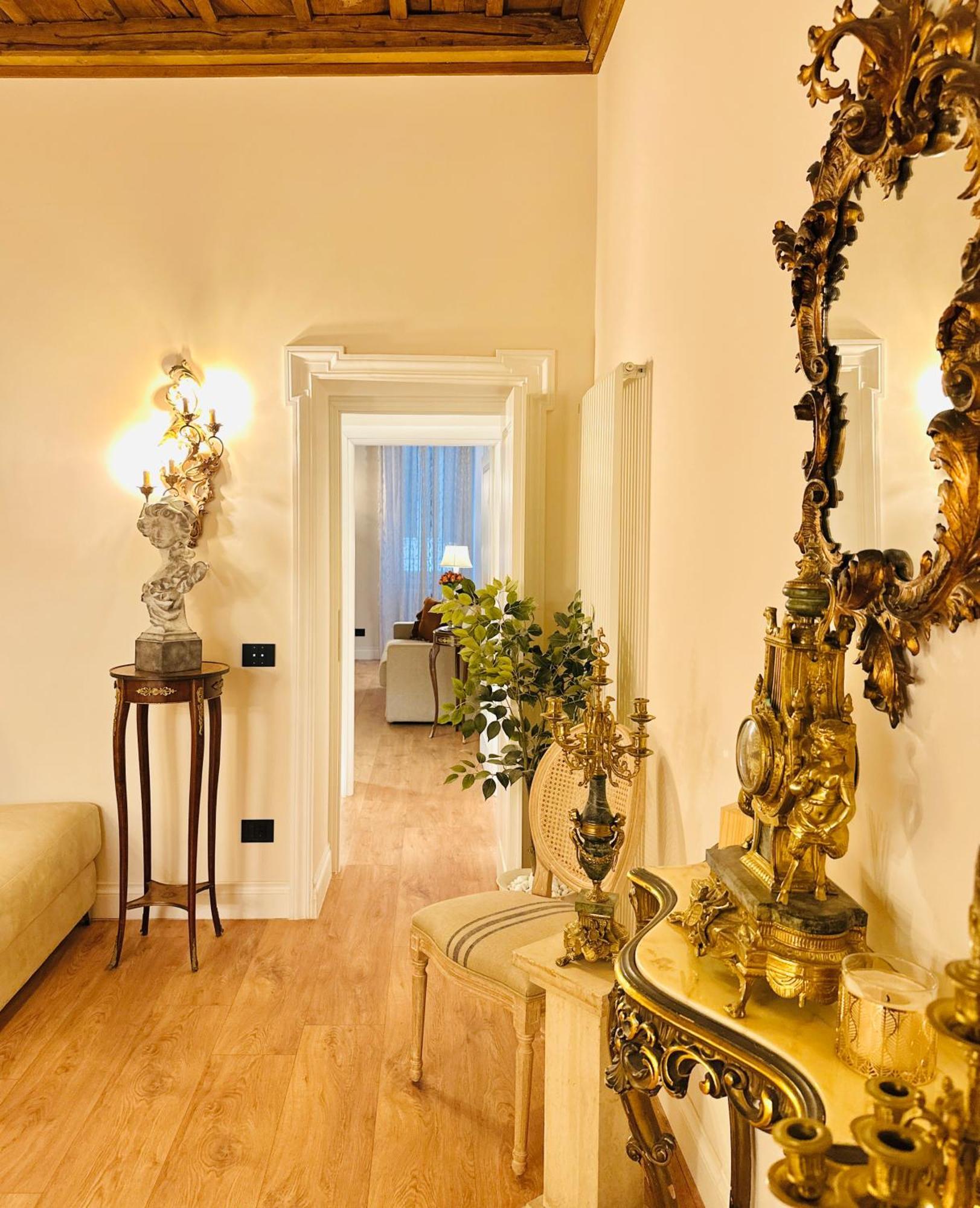 Apartment Trevi Fountain Elegant