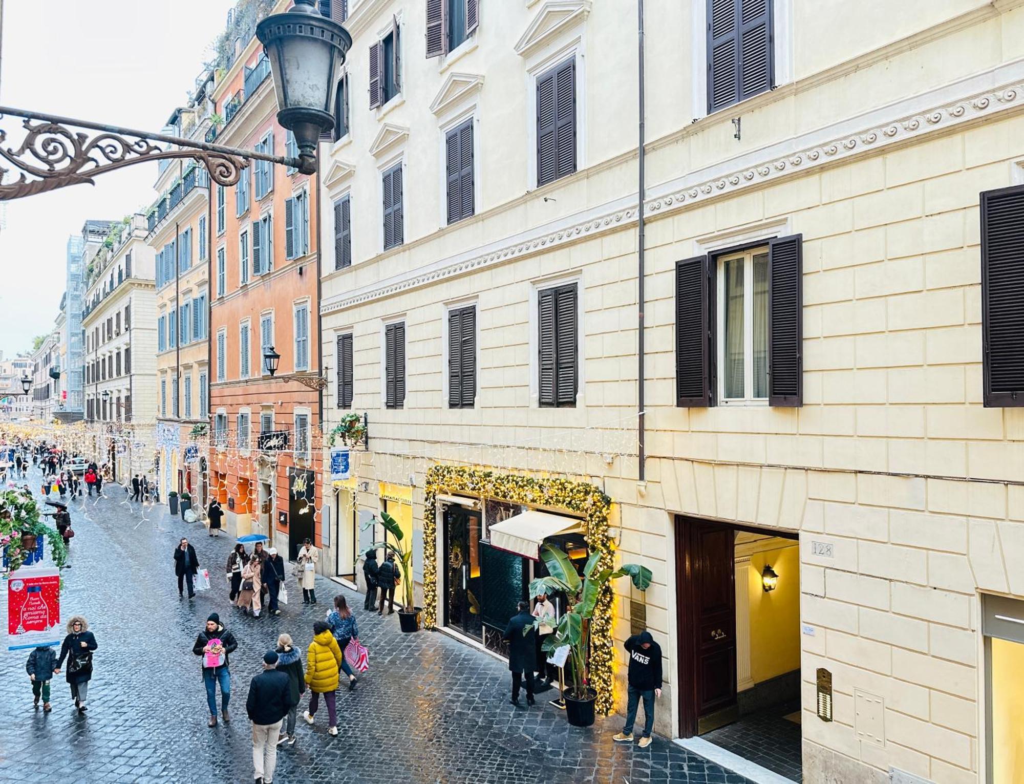 Trevi Fountain Elegant Apartment