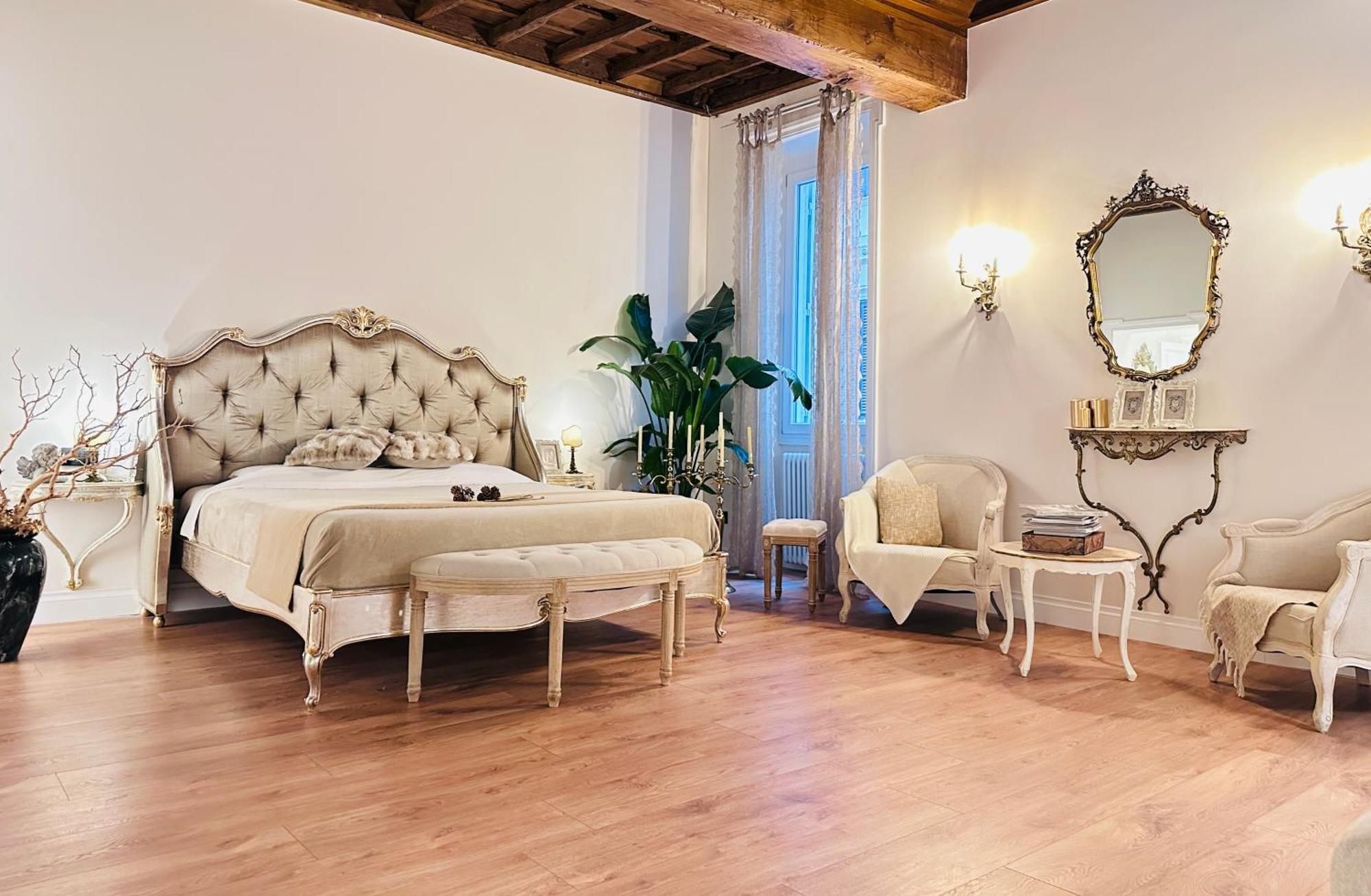 Trevi Fountain Elegant Apartment