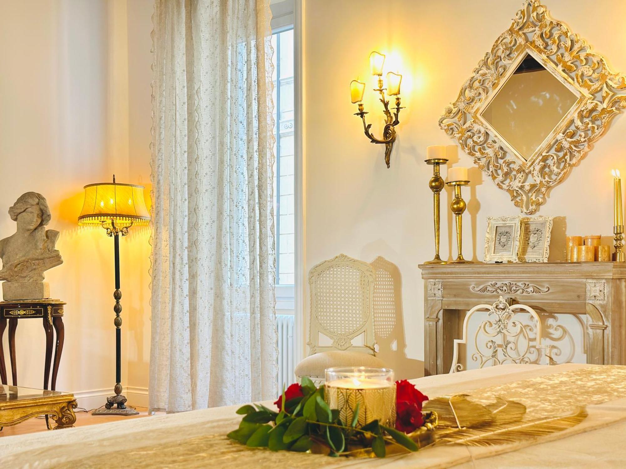 Trevi Fountain Elegant Apartment