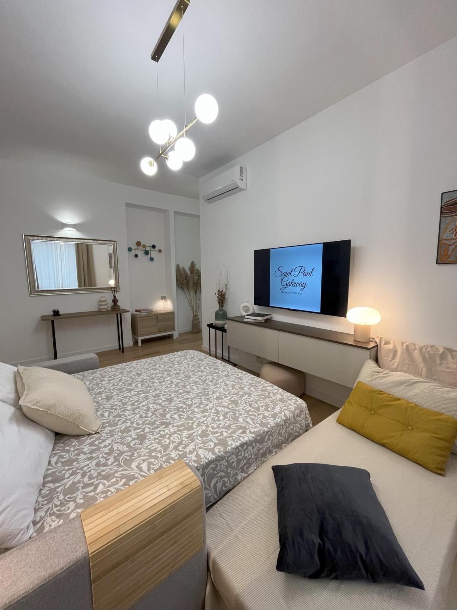 Saint Paul Gateway Apartment