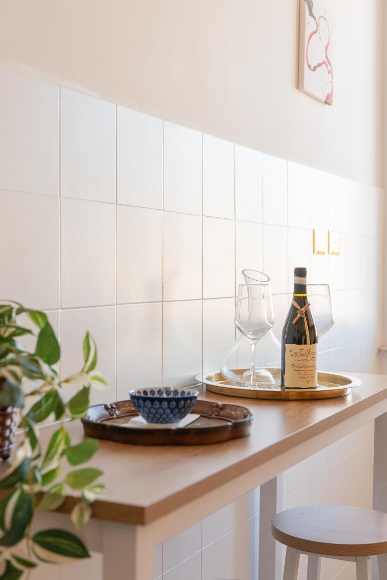 Apartment In Tuscolana Train Station & Metro A