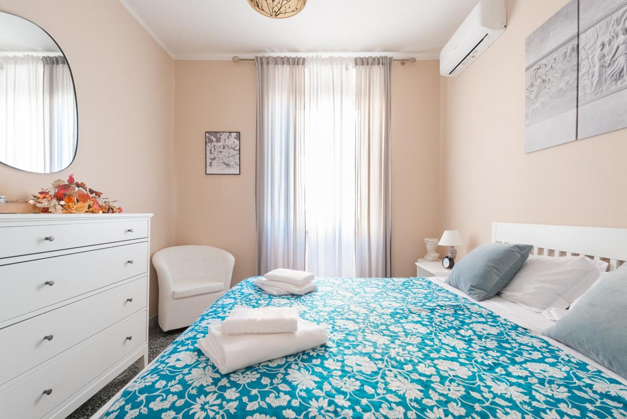 Apartment In Tuscolana Train Station & Metro A Rome
