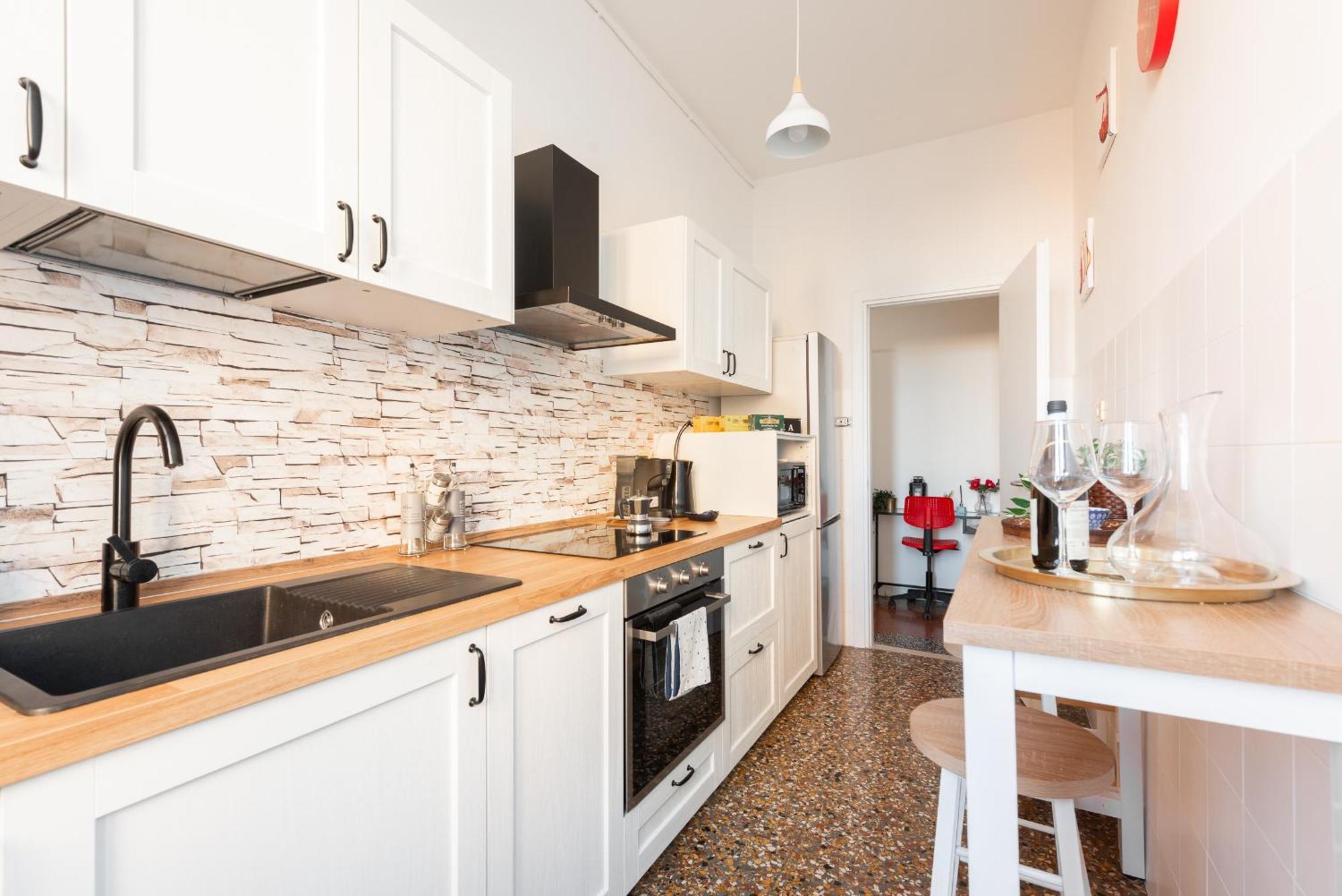 Apartment In Tuscolana Train Station & Metro A