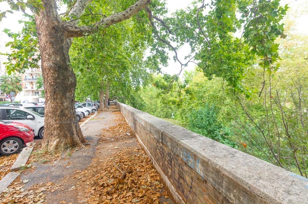 Lungotevere Appartamento *
