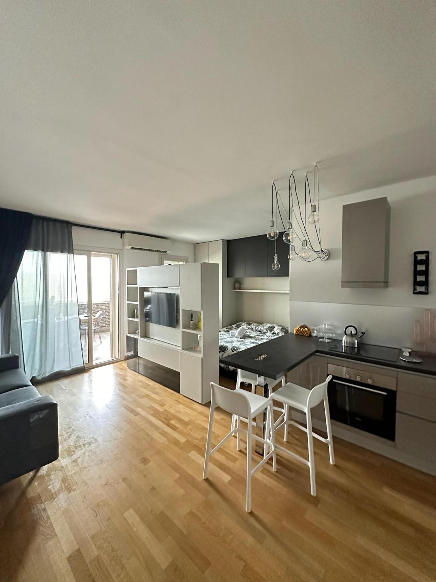 Modern Loft Private Apartment