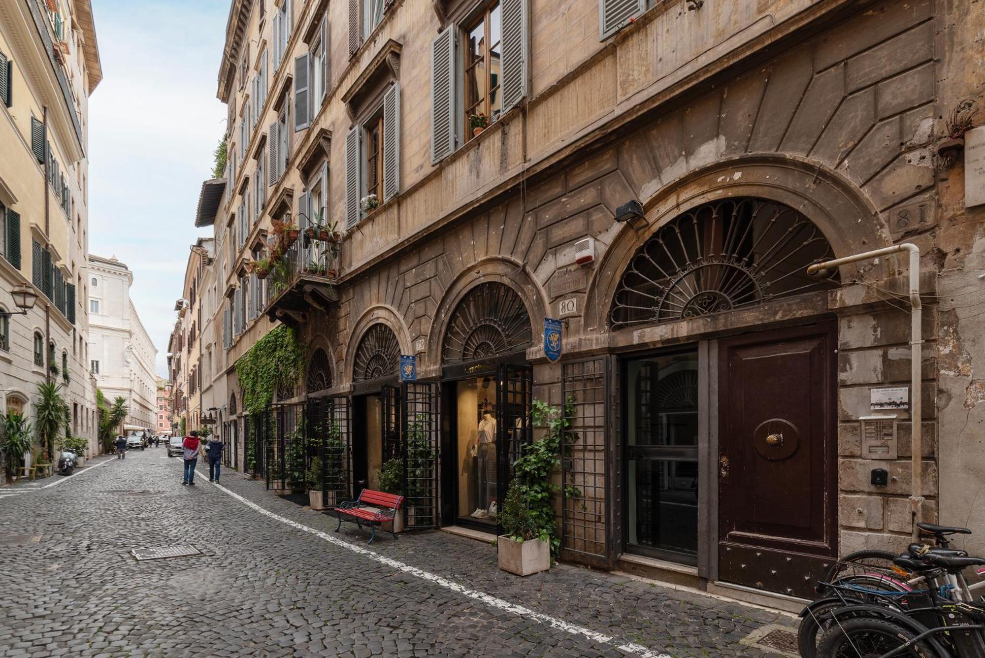 Brand New In The Heart Of Rome-for 5!