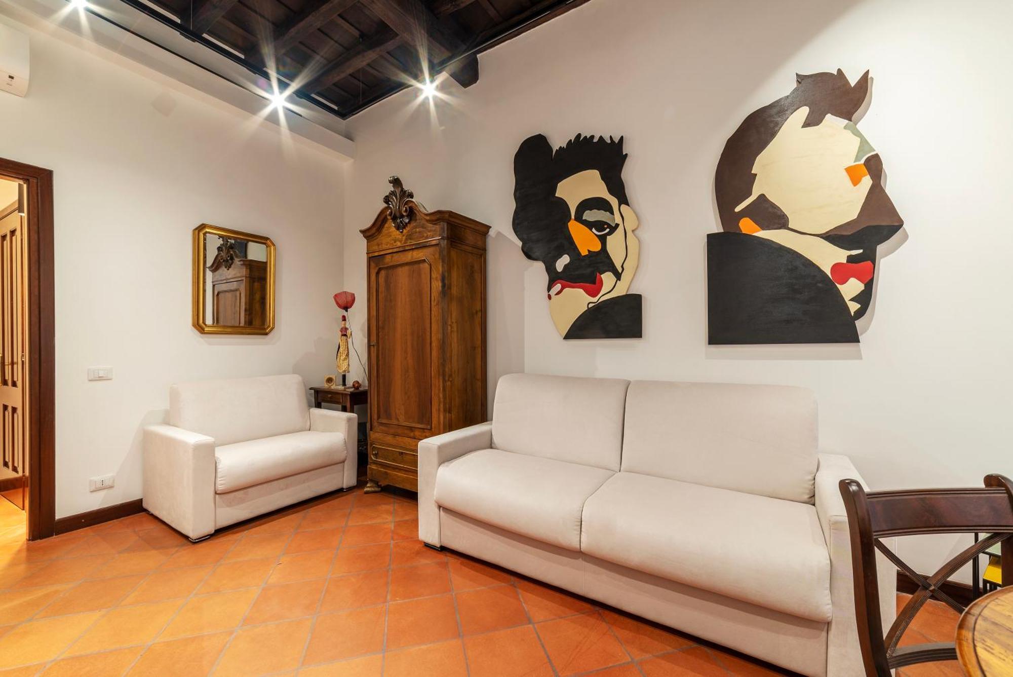 Brand New In The Heart Of Rome-for 5! *