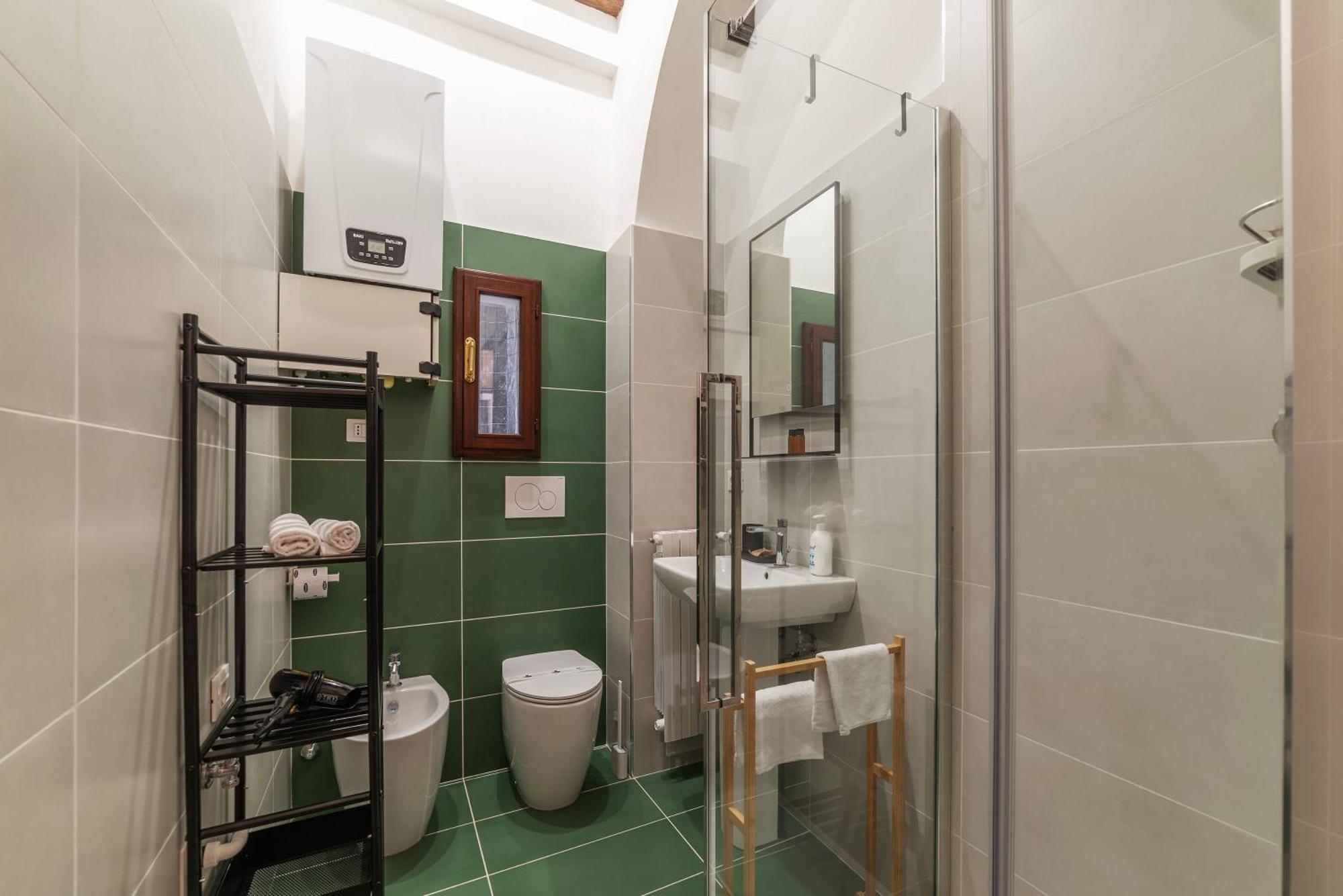 Brand New In The Heart Of Rome-for 5! *
