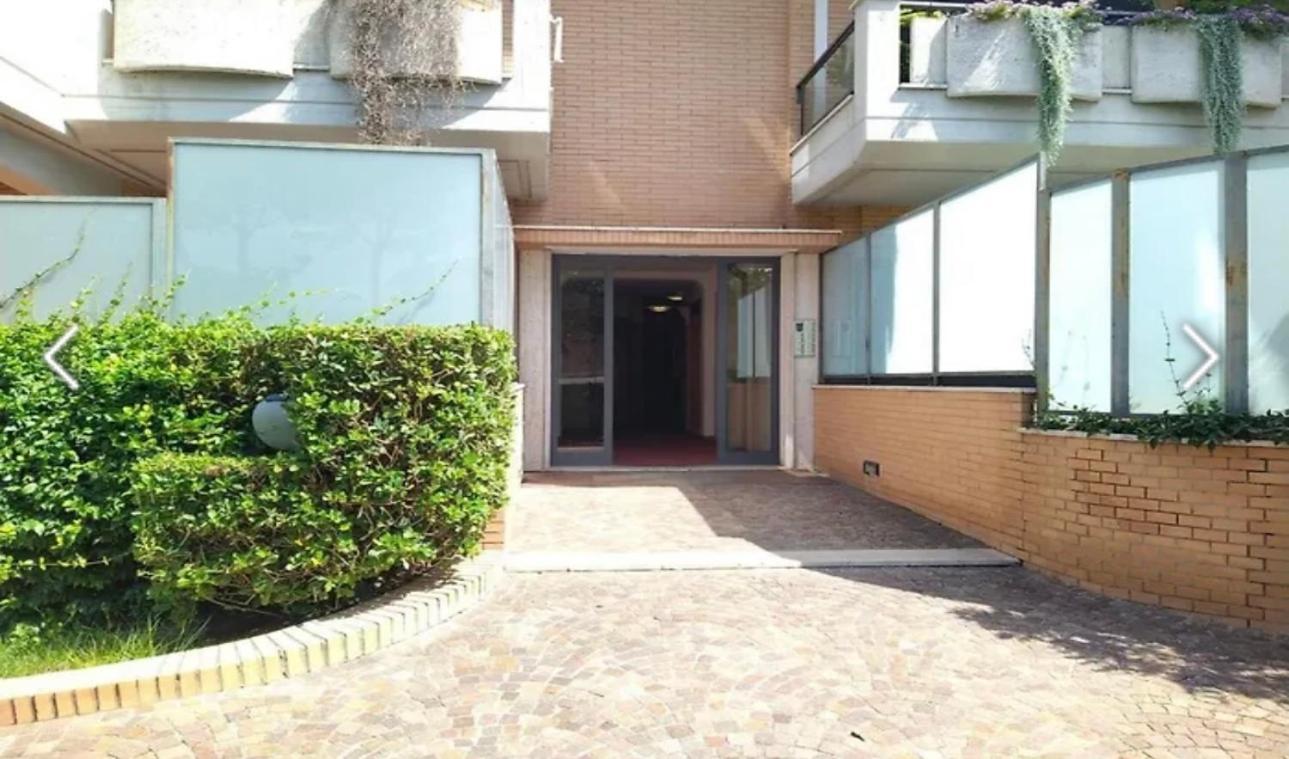 Domus Apartments *