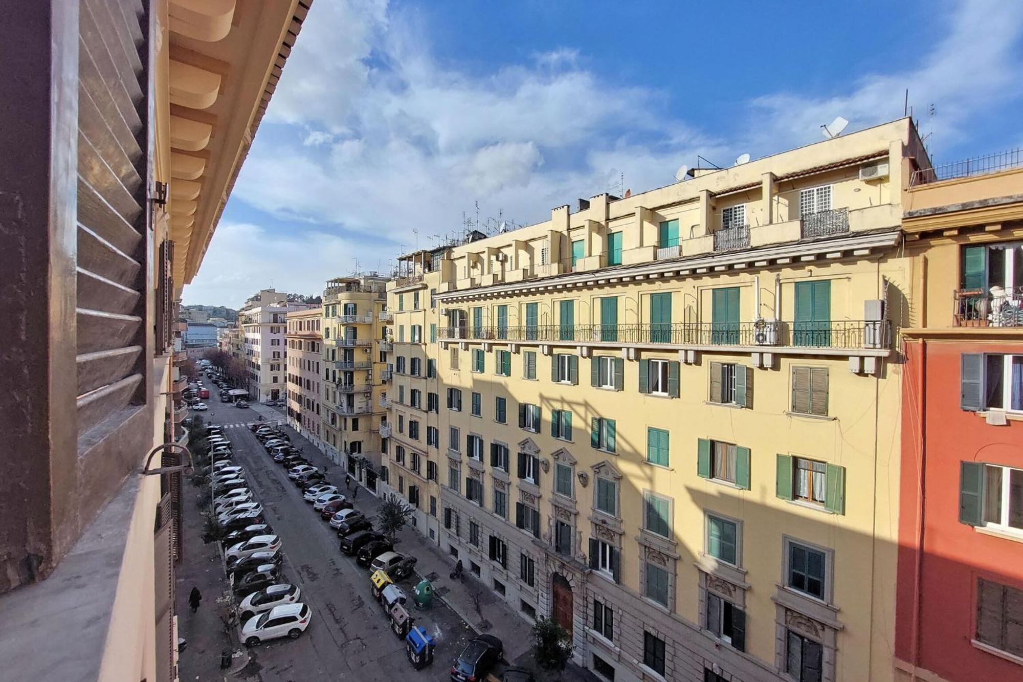 New Comfortable 2 Bedroom Della Vittoria By Halldis Appartamento
