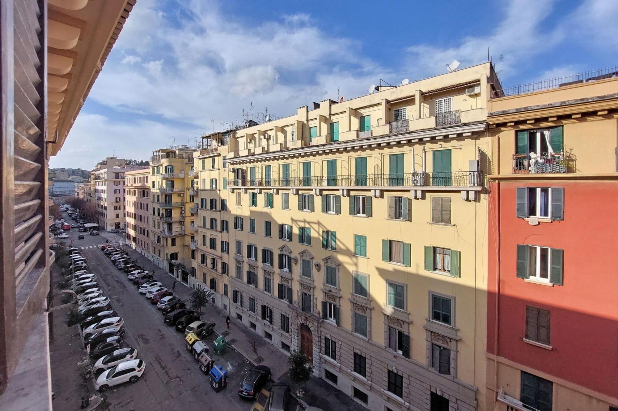 New Comfortable 2 Bedroom Della Vittoria By Halldis Apartment *