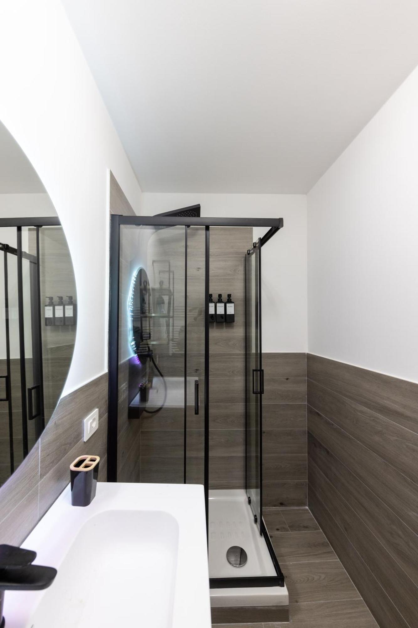Urban Chic Luxury Apartment