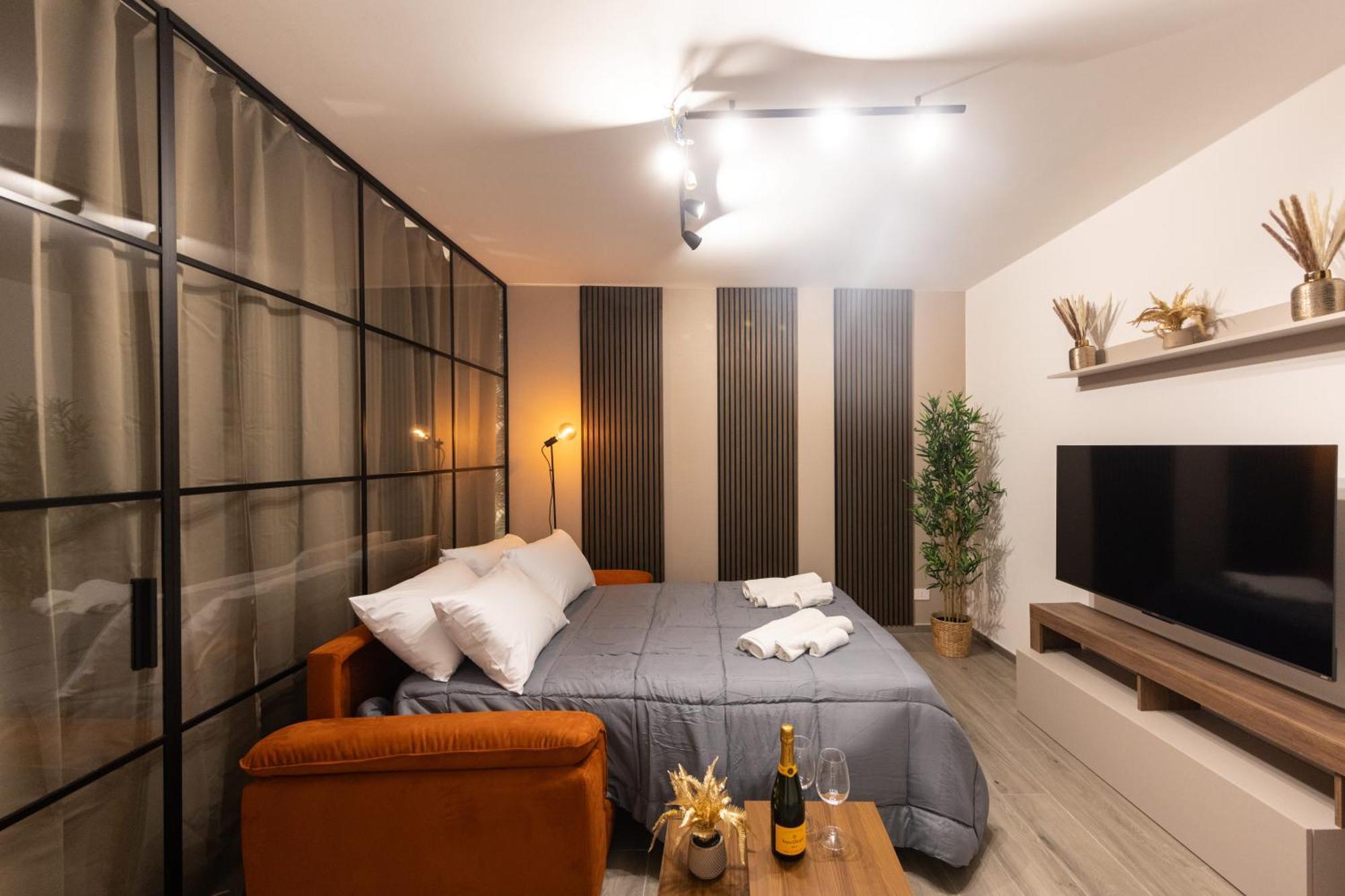 Urban Chic Luxury Apartment