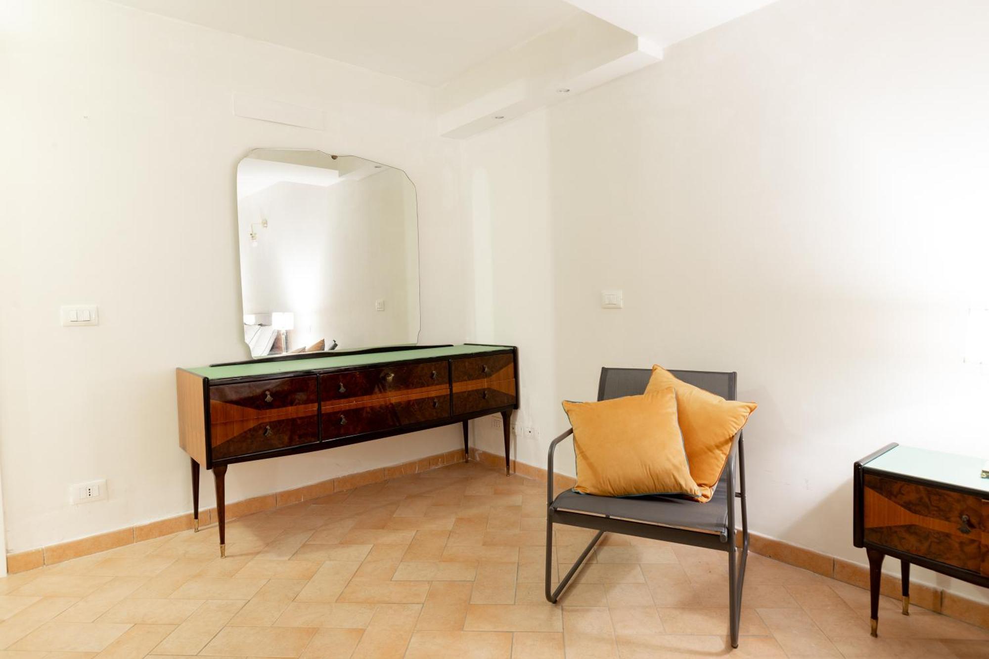 Peaceful Hidden Gem Near Metro A And Colosseum Apartment
