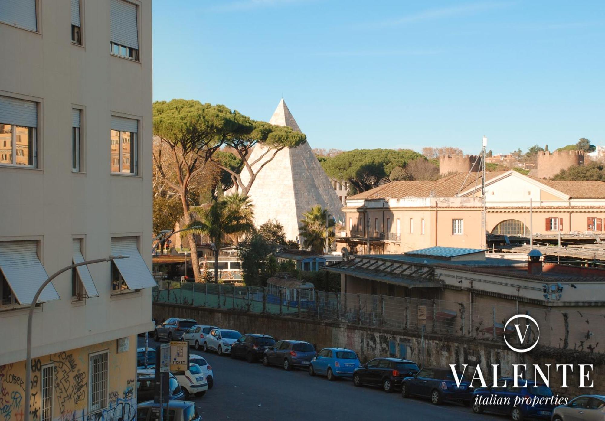 Apartment Piramide - 20min Walking From Colosseum - 1min From Metro Station - Valente Italian Rome